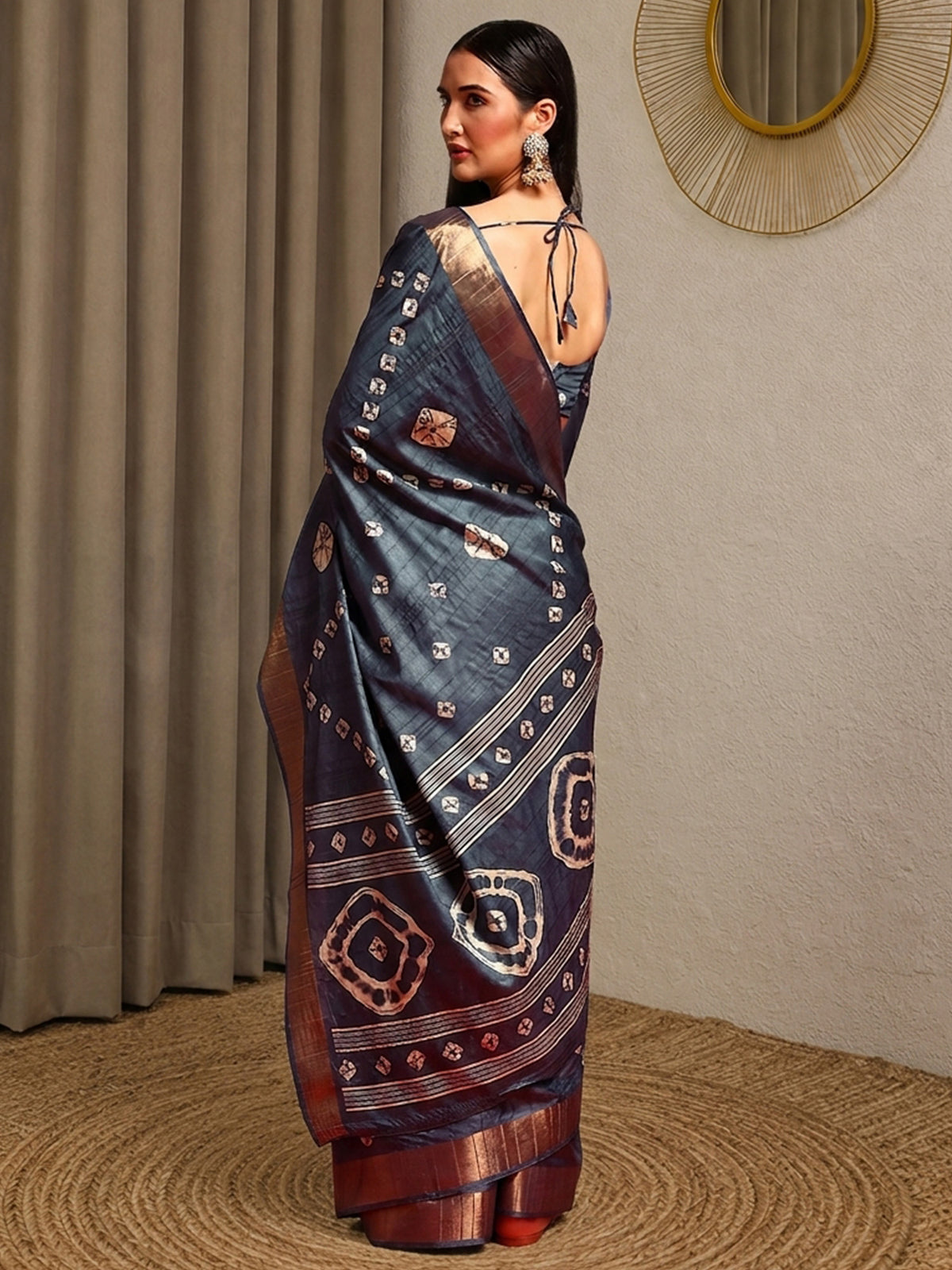 Grey Silk Blend saree – detail view 1