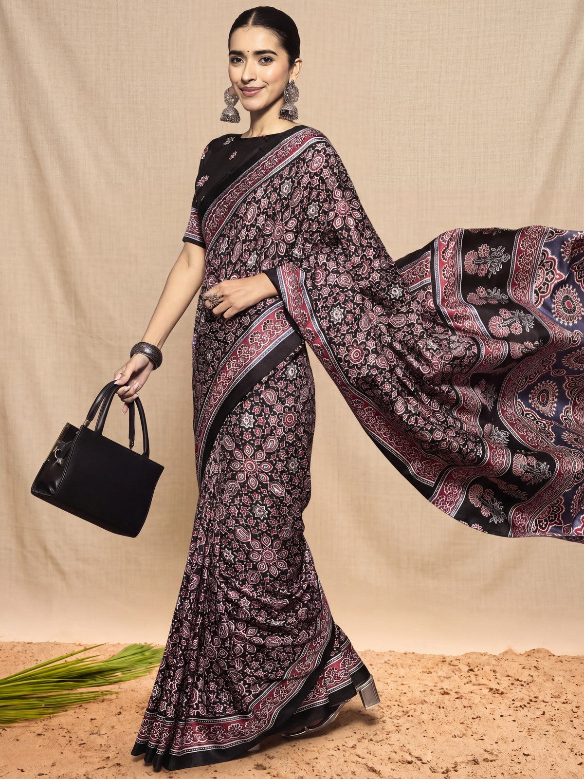 Black Dola Silk saree – detail view 3