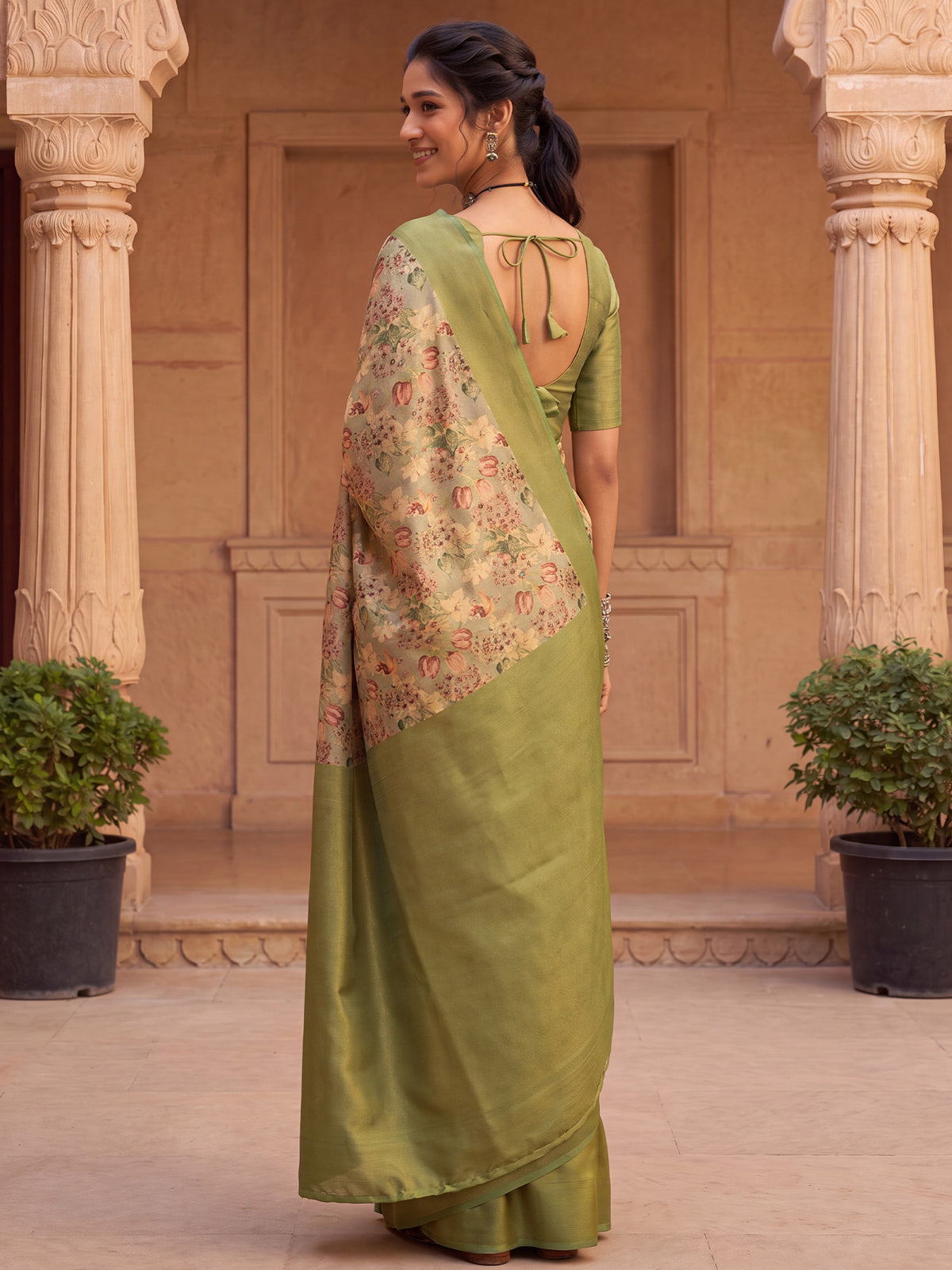 Green Silk Blend saree – detail view 1