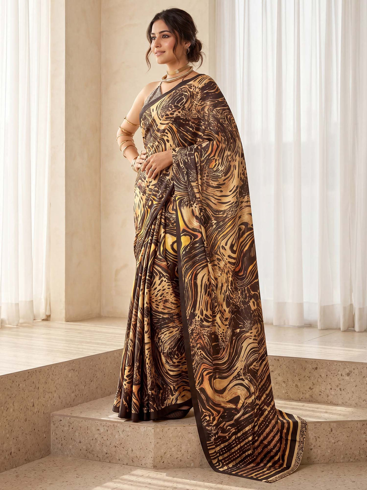 Beige Crepe saree – detail view 2