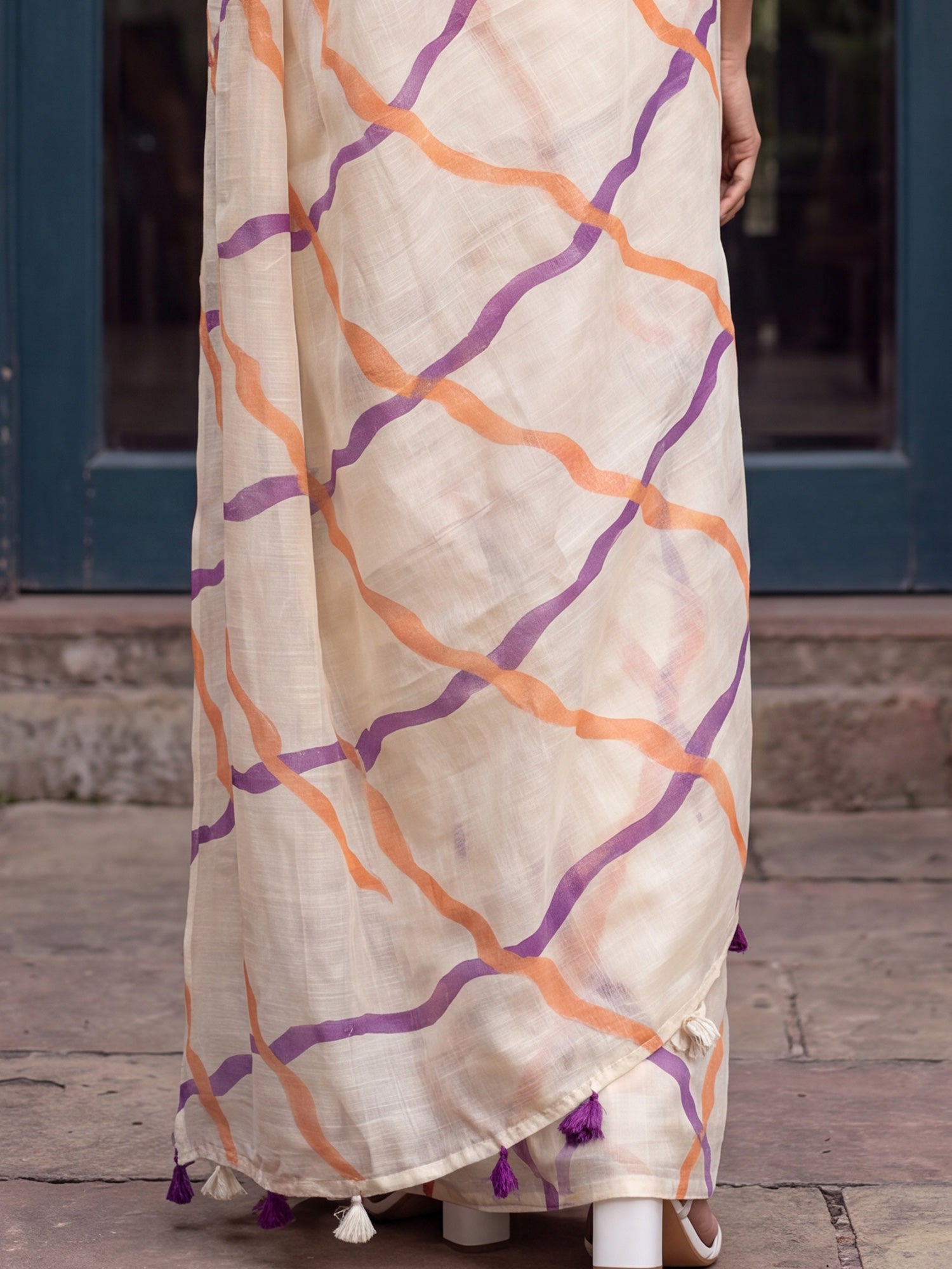Cream Cotton Linen saree – detail view 5