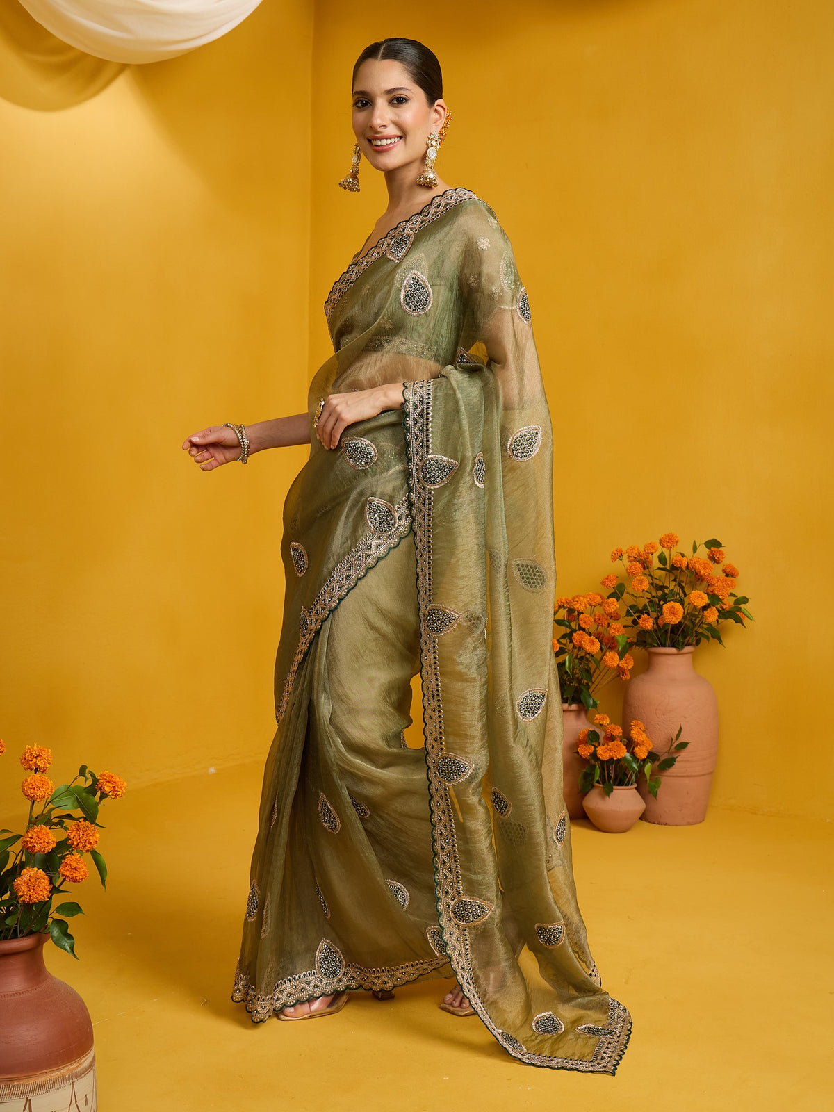 Olive Organza saree – detail view 1