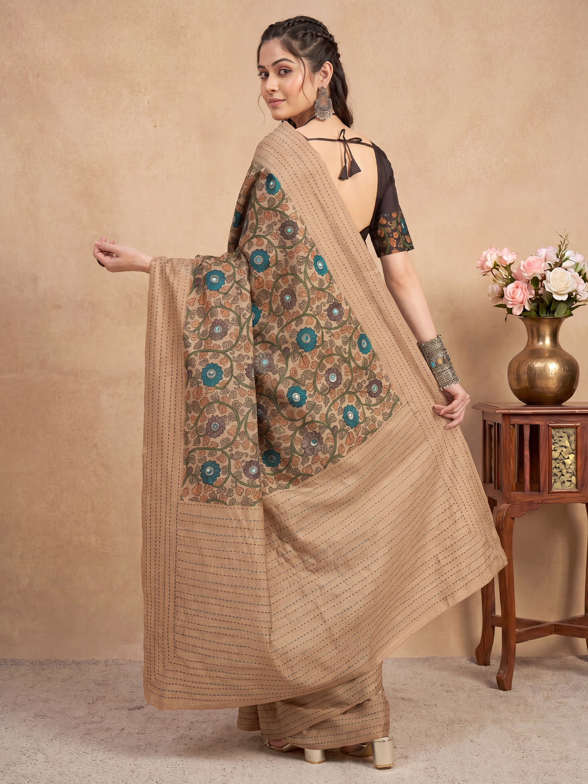Beige Silk Blend saree – detail view 1