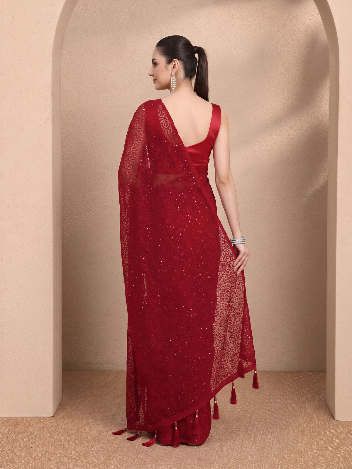Maroon Net saree – detail view 1