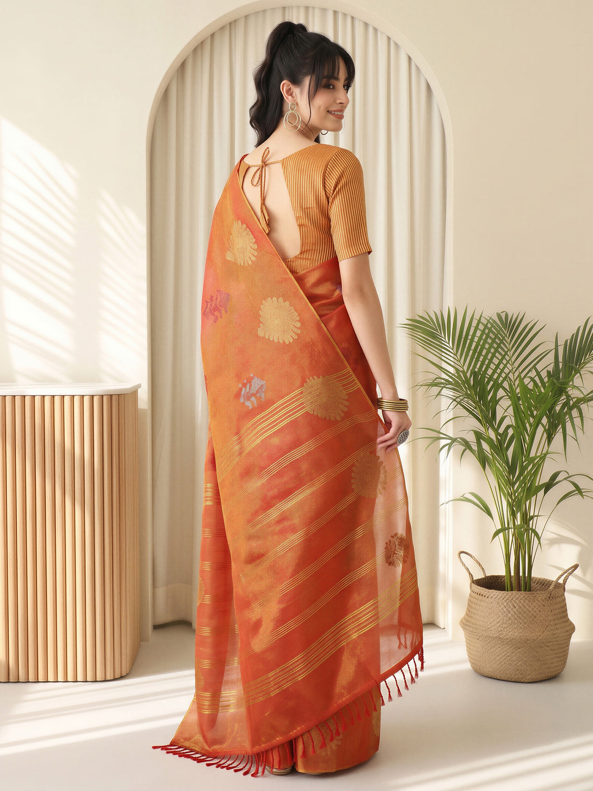 Rust Linen saree – detail view 1