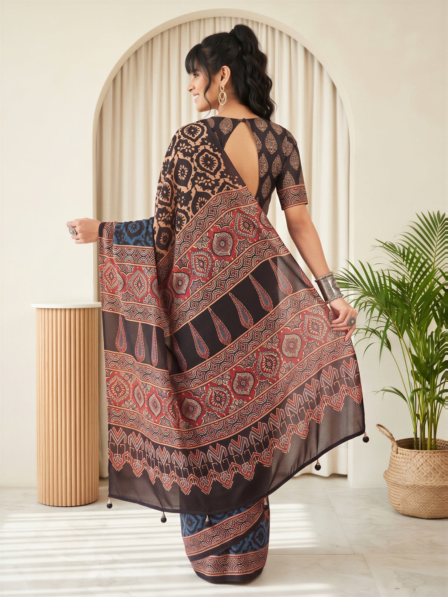 Beige Silk Blend saree – detail view 1