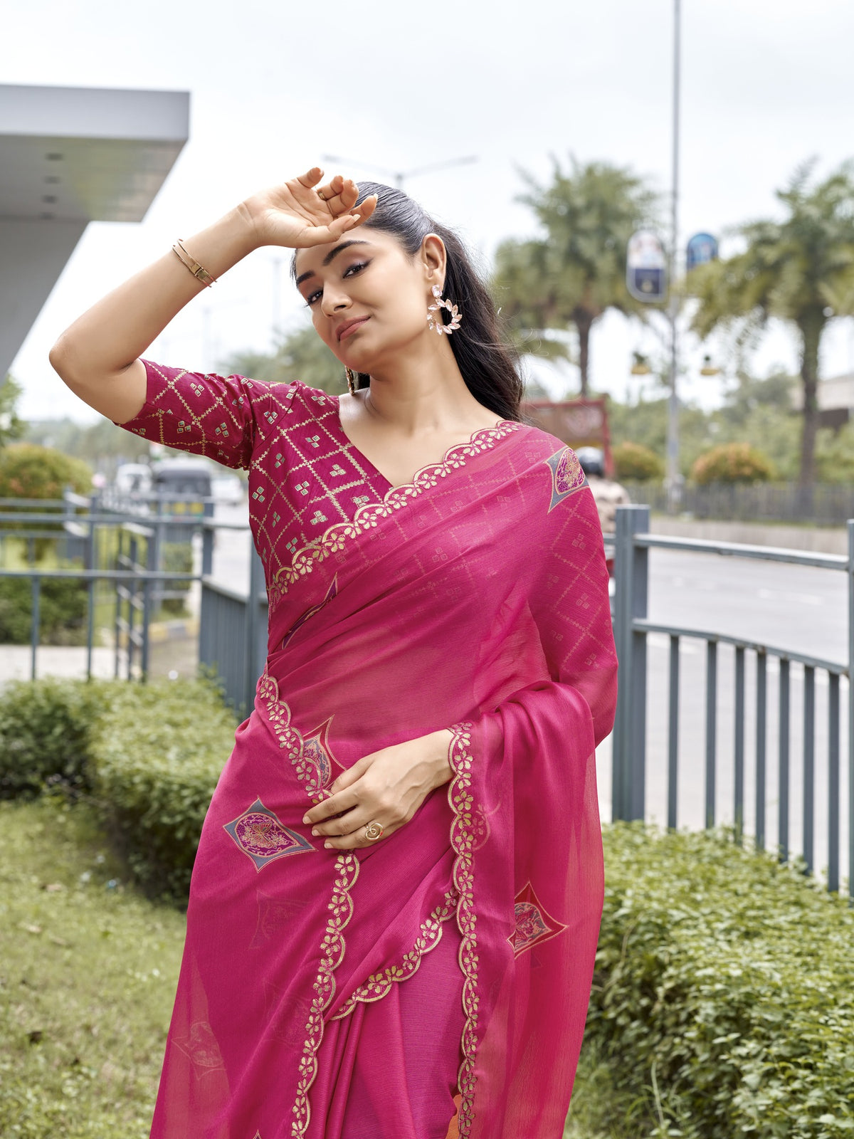 Pink chiffon saree view 2