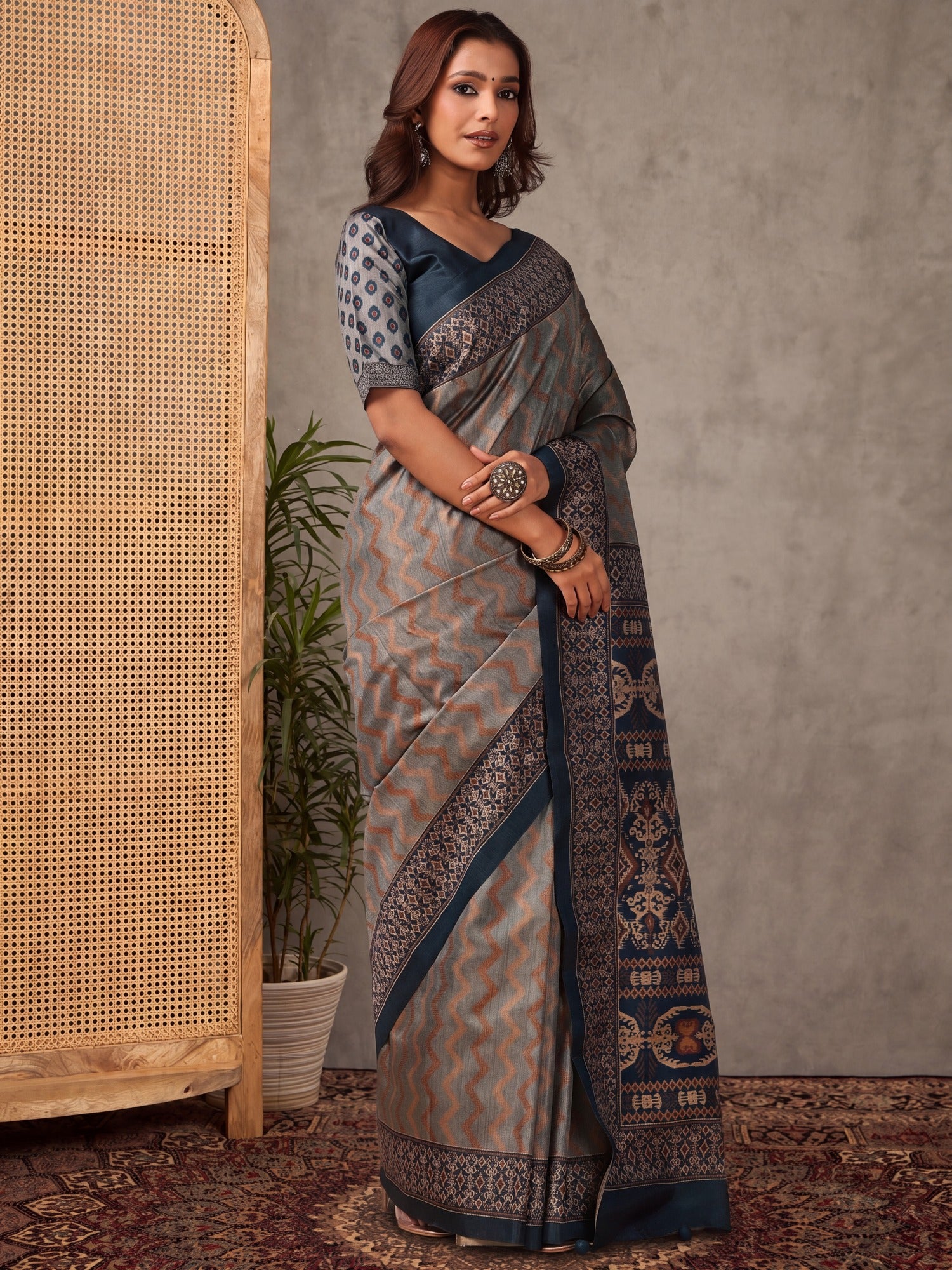 Grey Silk Blend saree – detail view 1