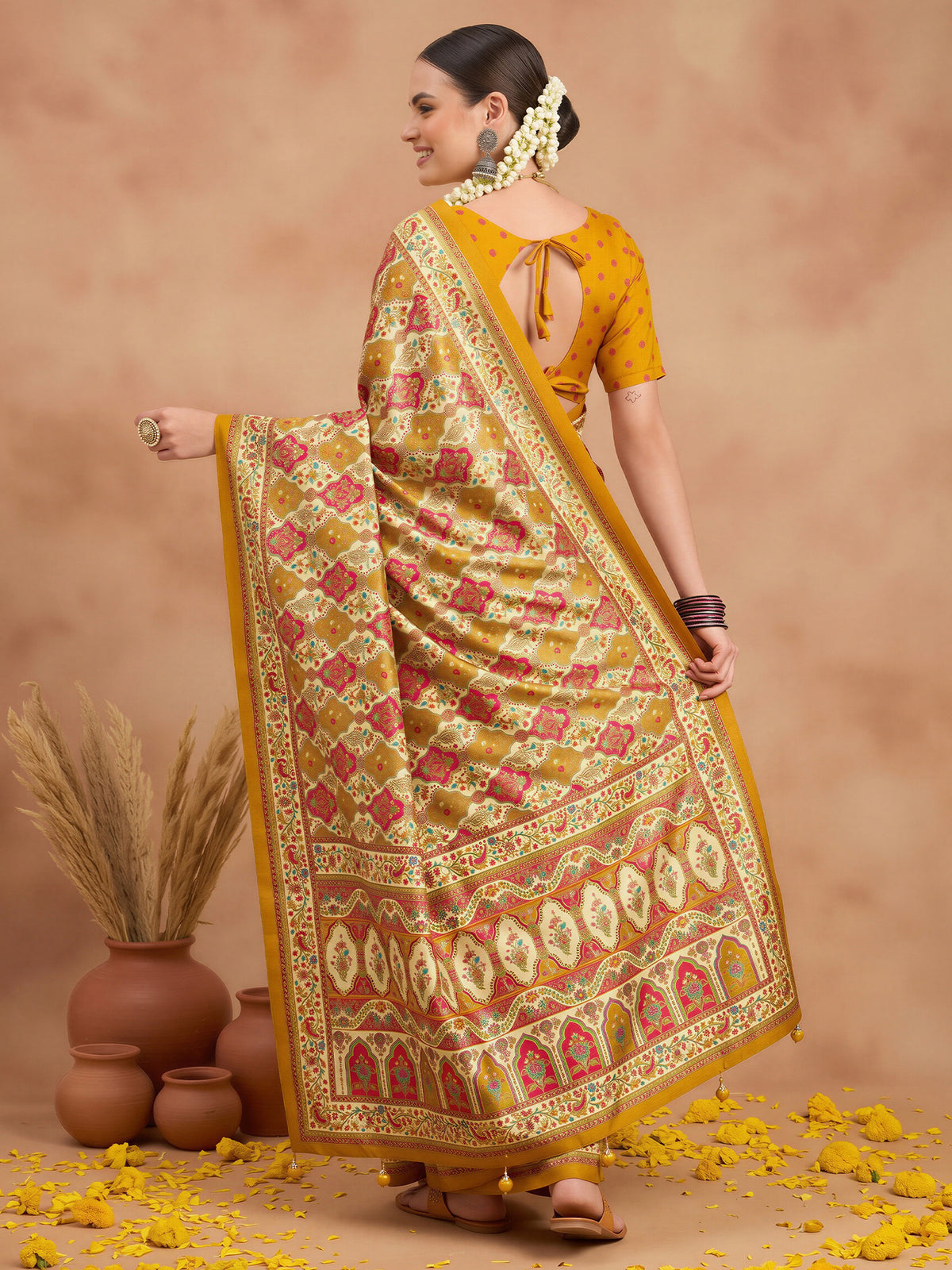 Cream Silk Blend saree – detail view 1