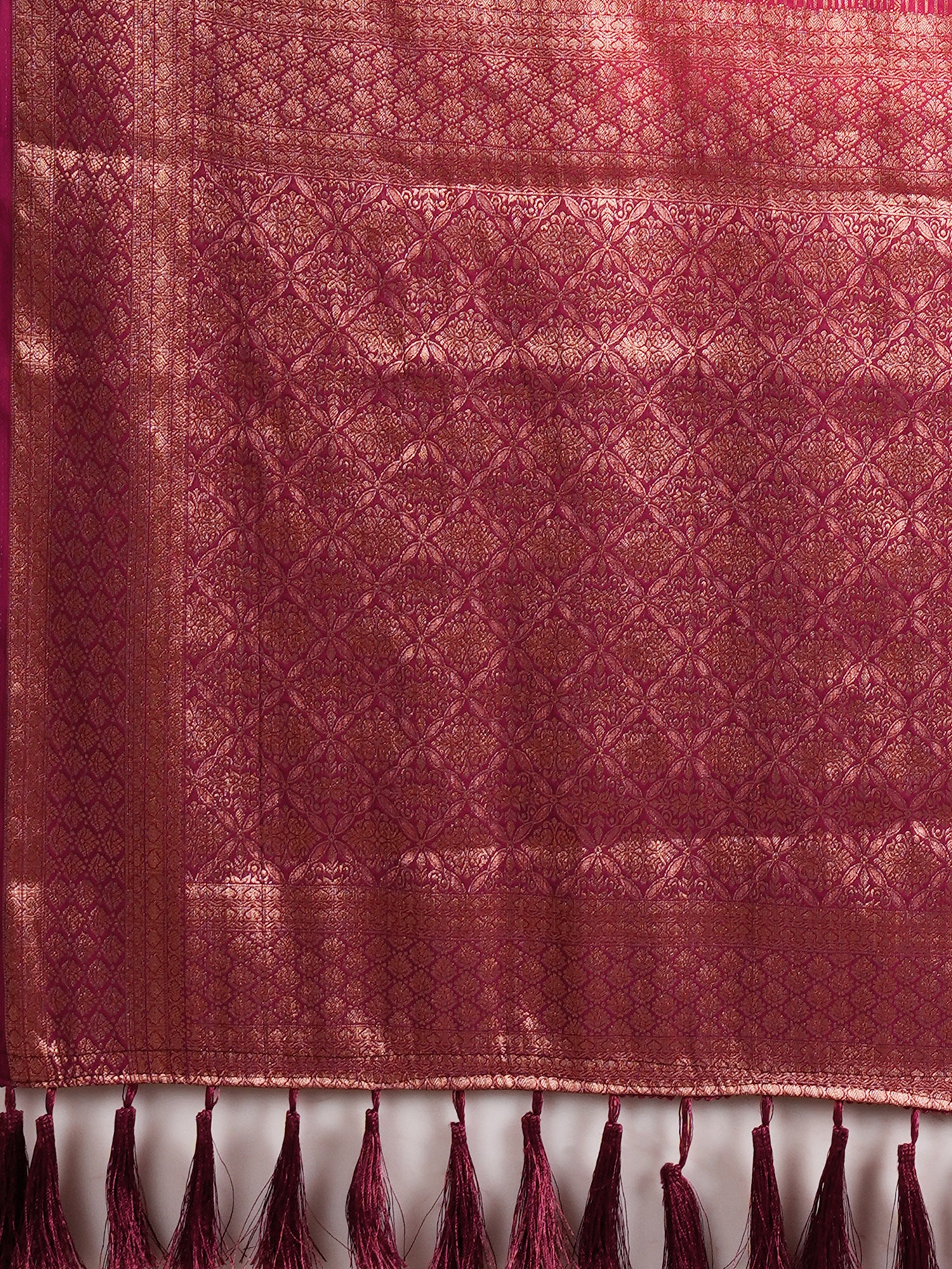 Magenta Viscose Silk saree – detail view 4