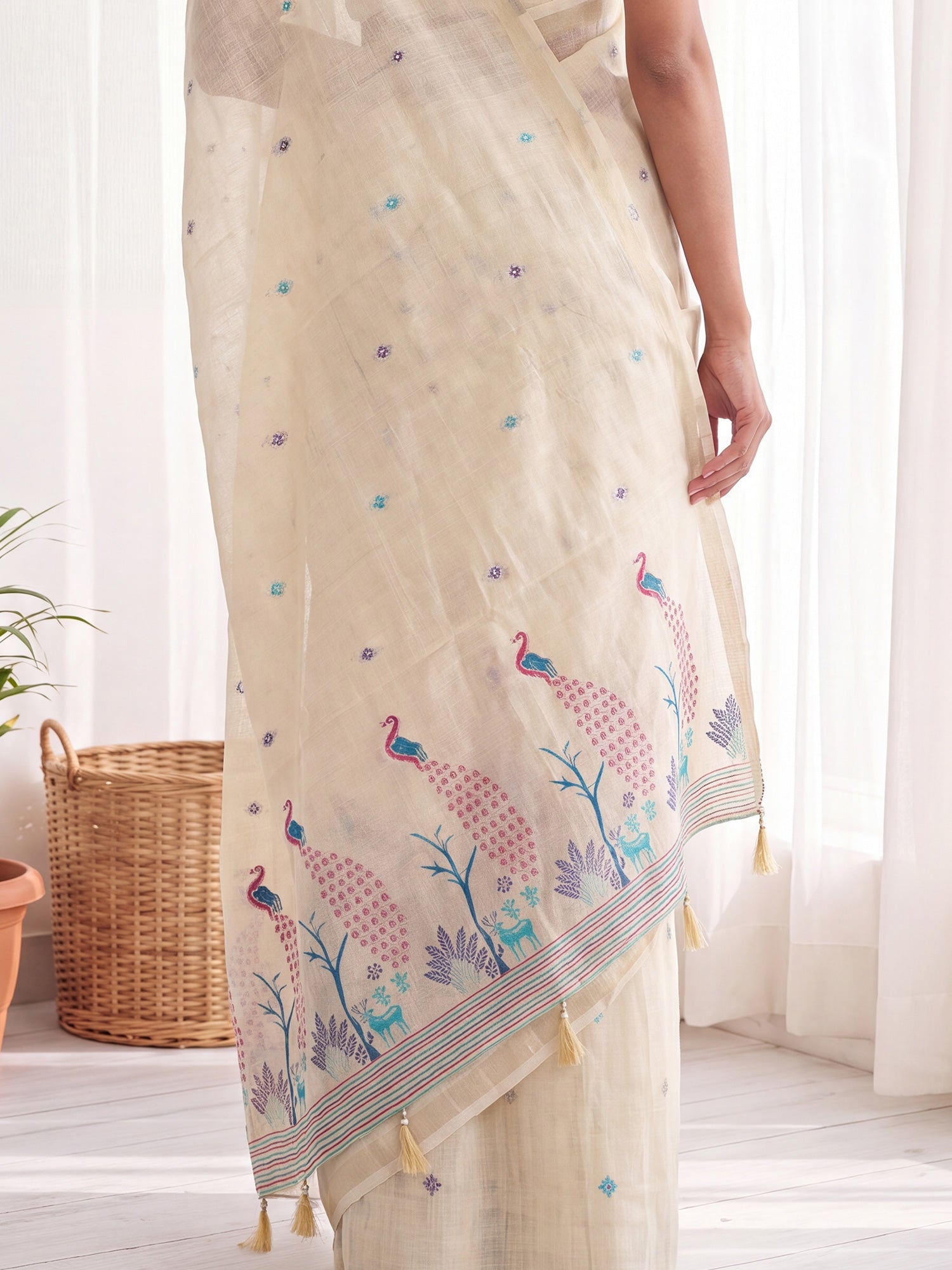 Cream Cotton Linen saree – detail view 5