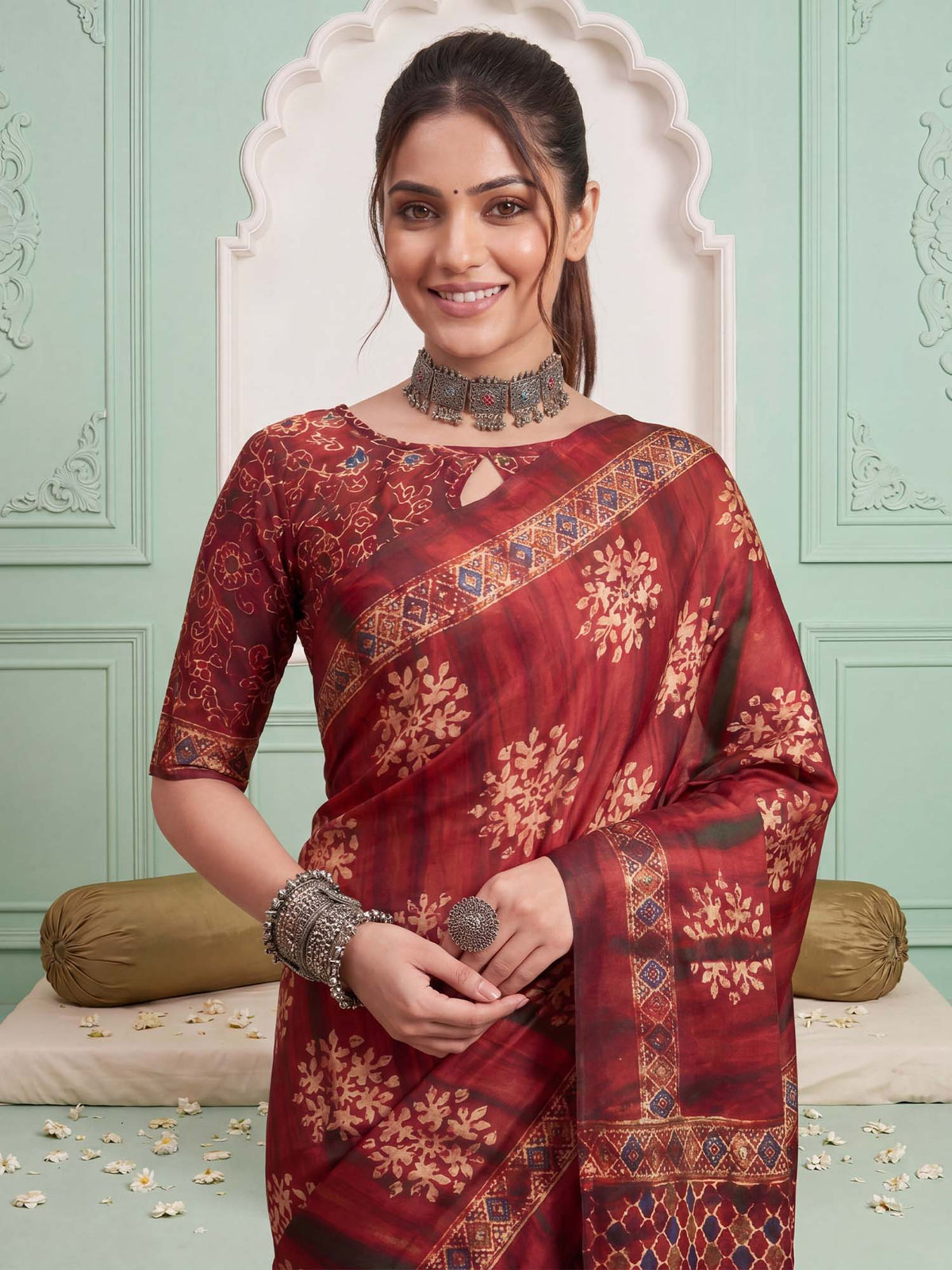 Maroon Pure Crepe saree – detail view 4