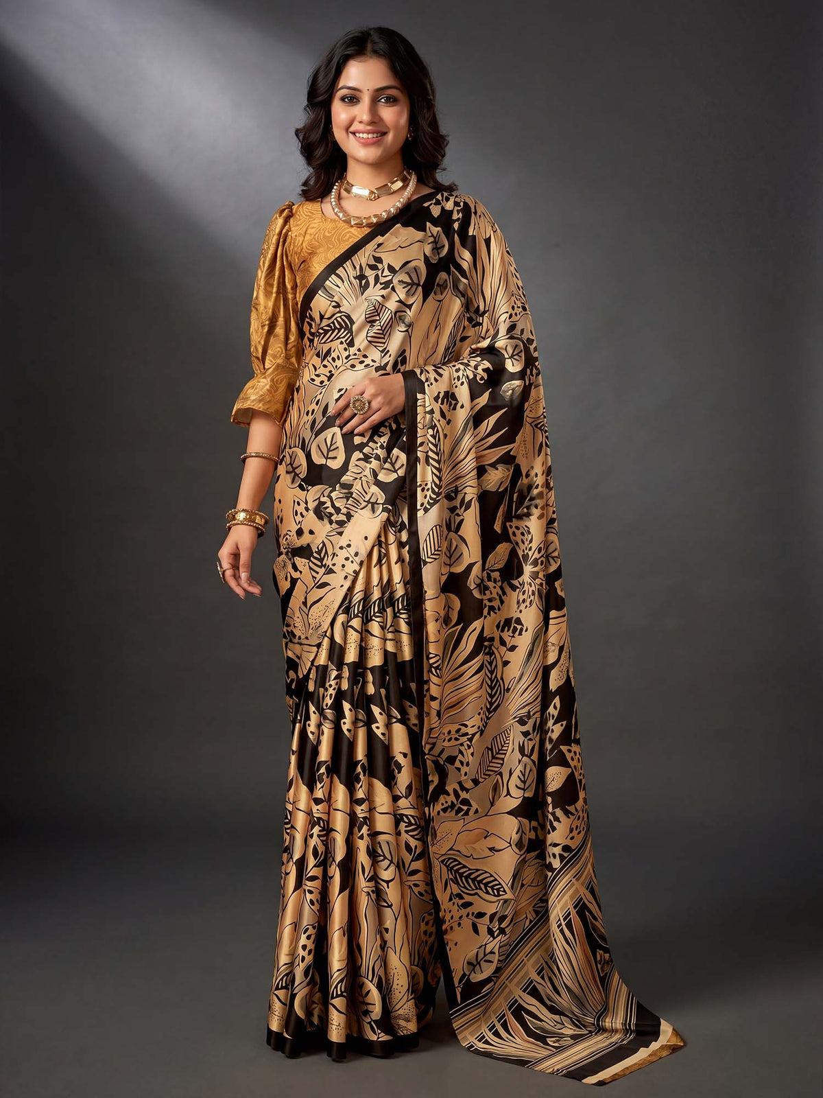 Beige Crepe saree – detail view 2