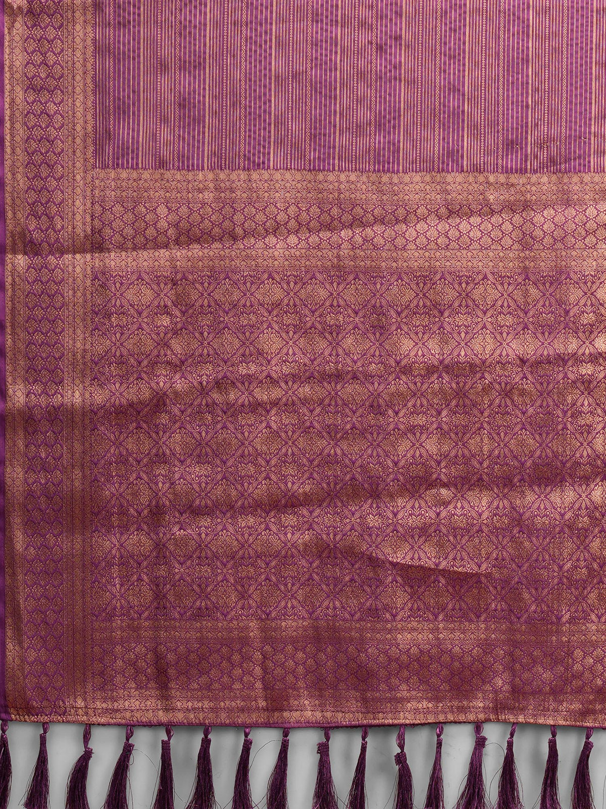 Magenta Viscose Silk saree – detail view 4