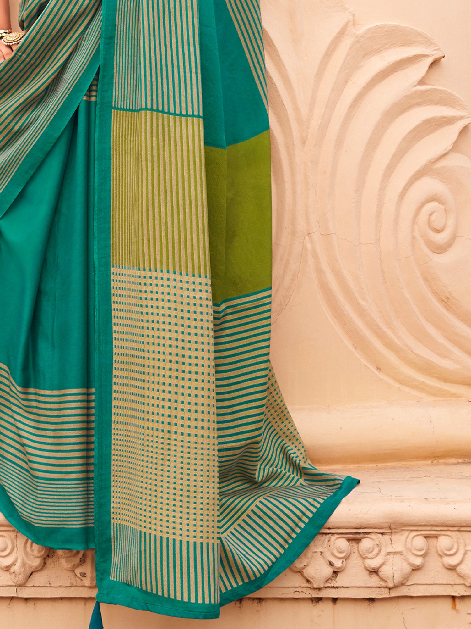 Teal Green Silk Blend saree – detail view 4