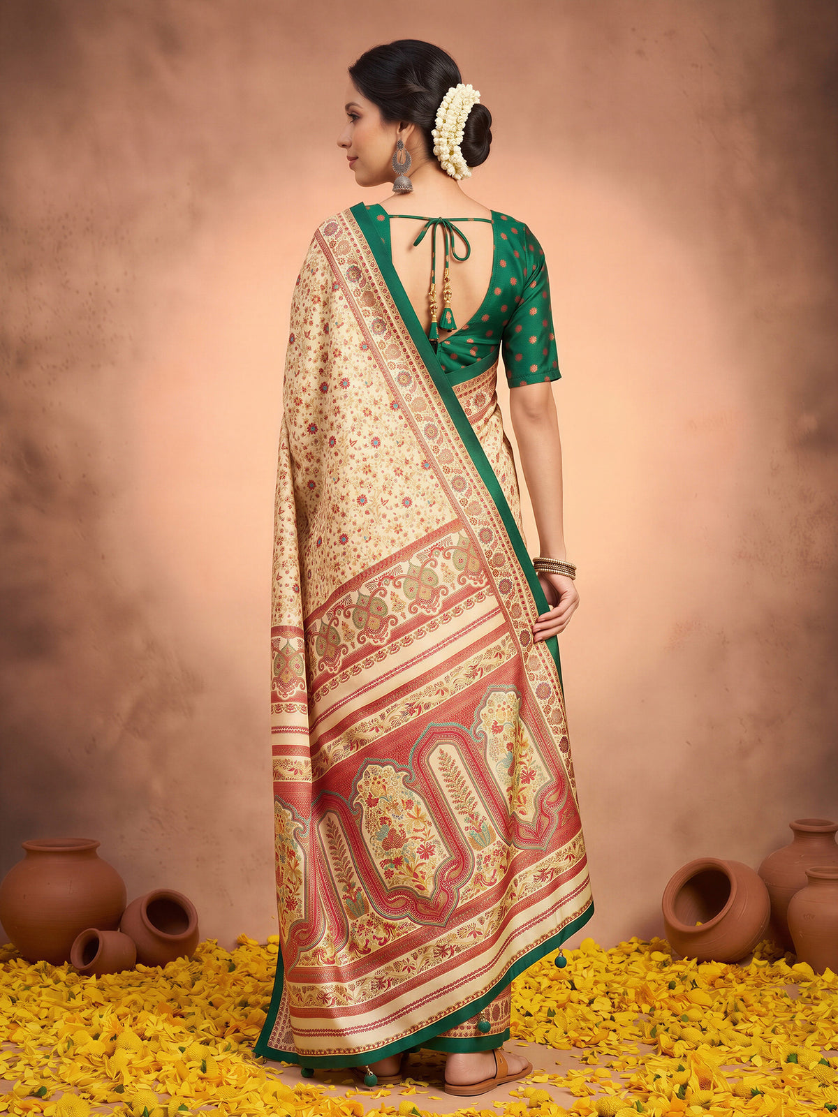 Cream Silk Blend saree – detail view 1