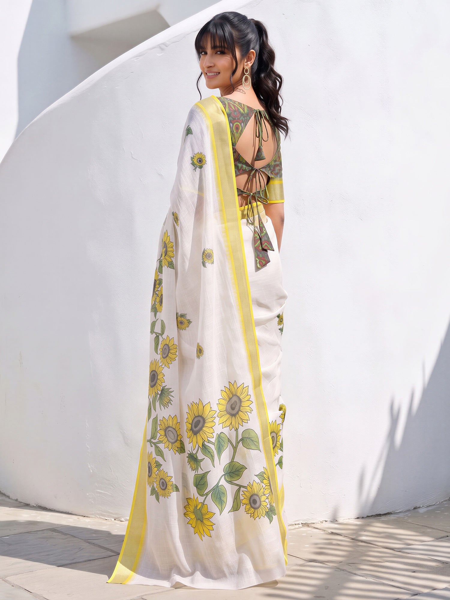 White Cotton Linen saree – detail view 1