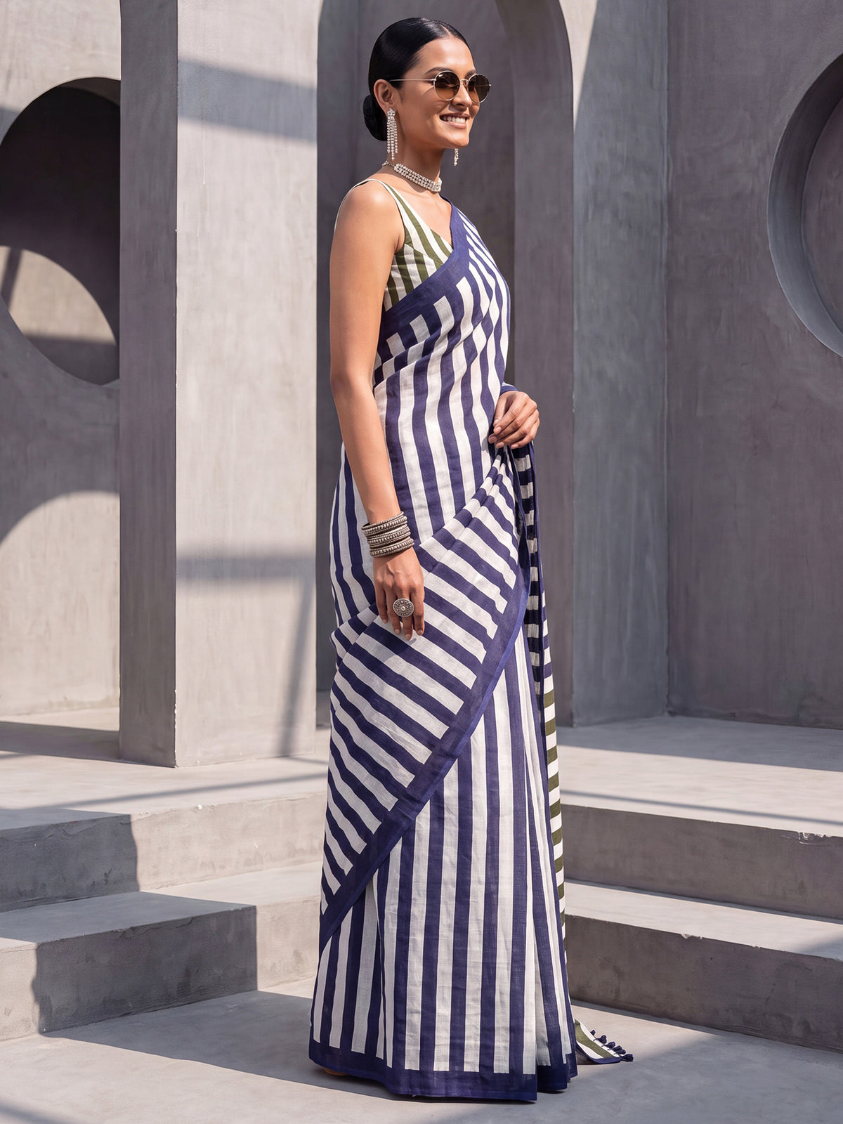 Navy Blue Cotton saree – detail view 2