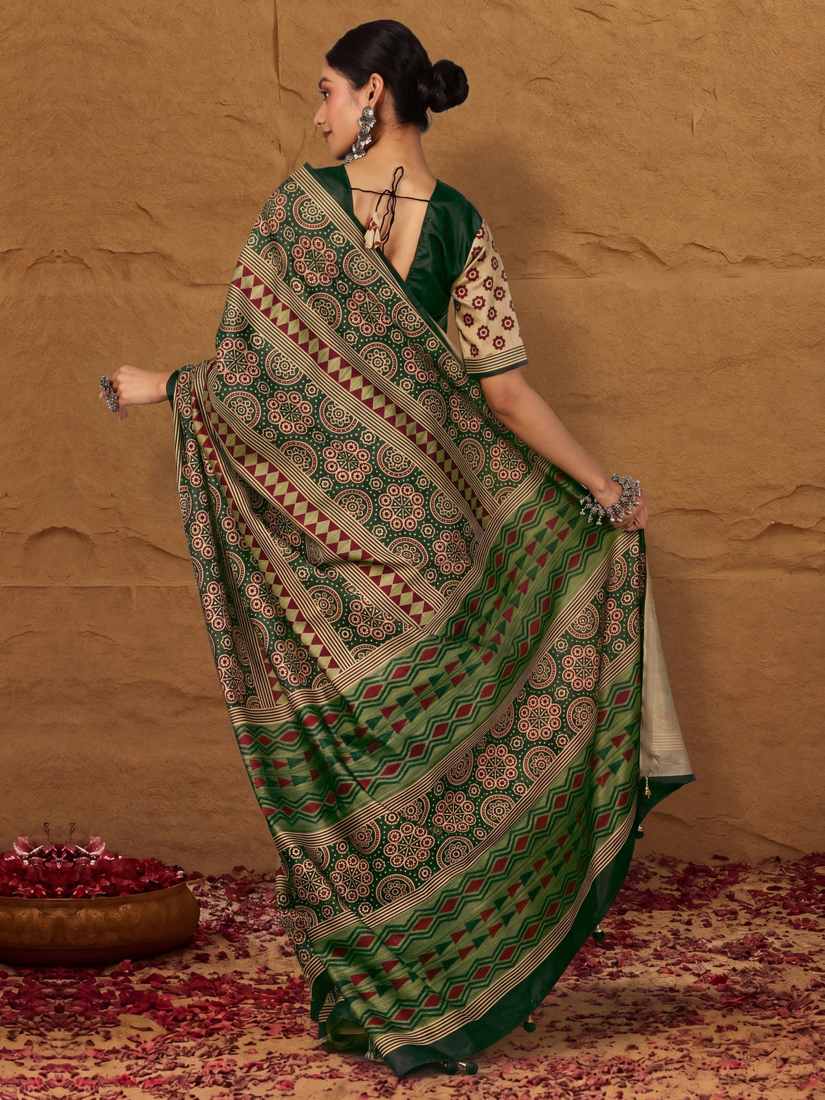 Green Silk Blend saree – detail view 3