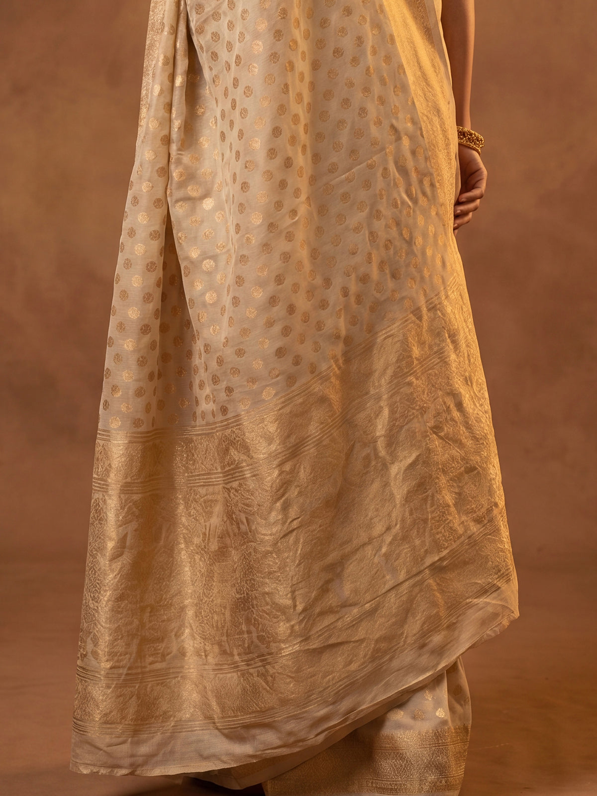 Cream Silk Blend saree – detail view 5