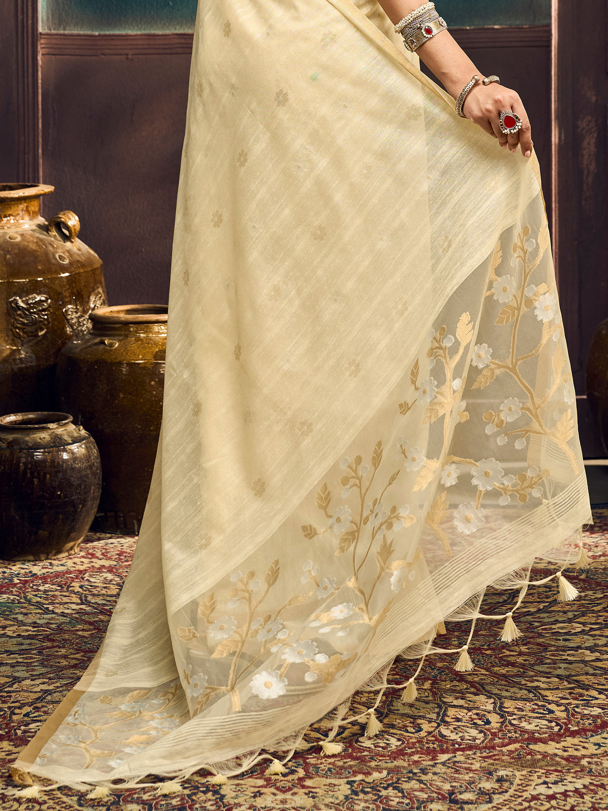 Cream Muga Cotton saree – detail view 5