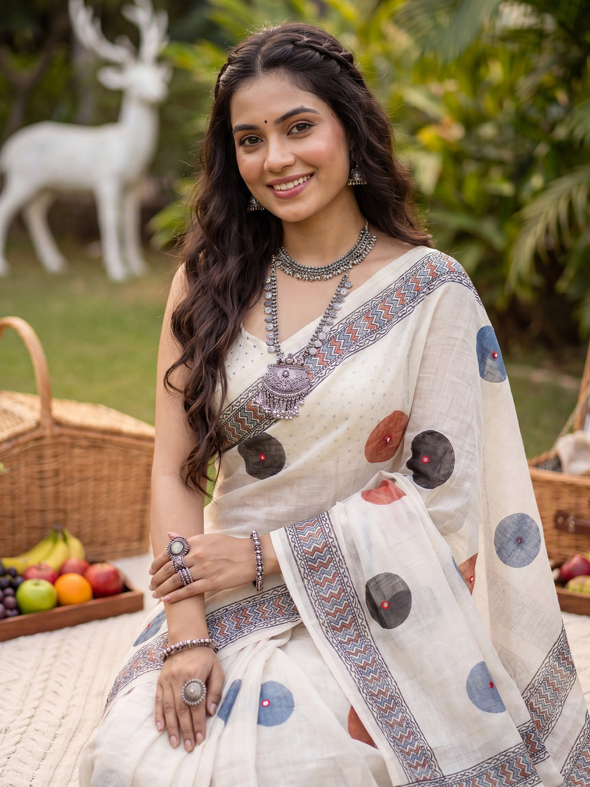 Off White Linen saree – detail view 4