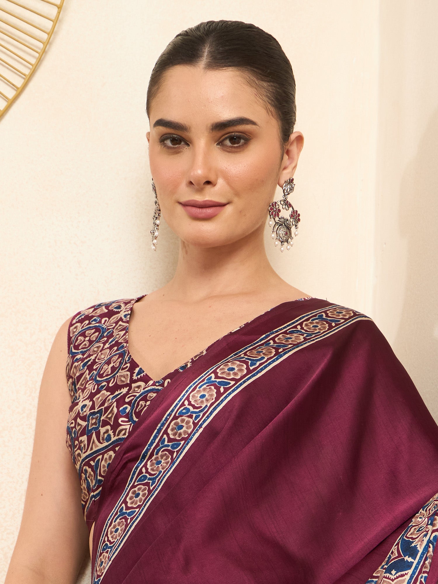 Wine Crepe saree – detail view 3