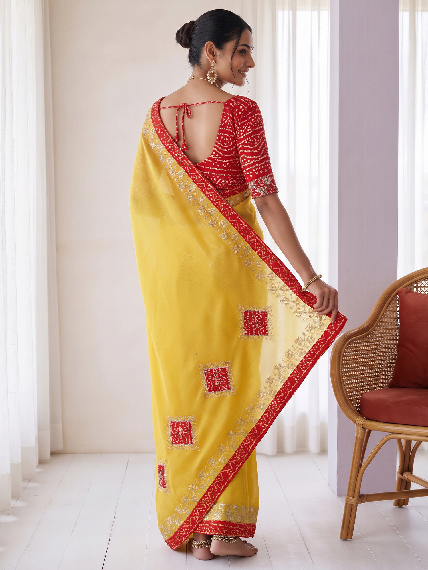 Yellow Tissue saree – detail view 1