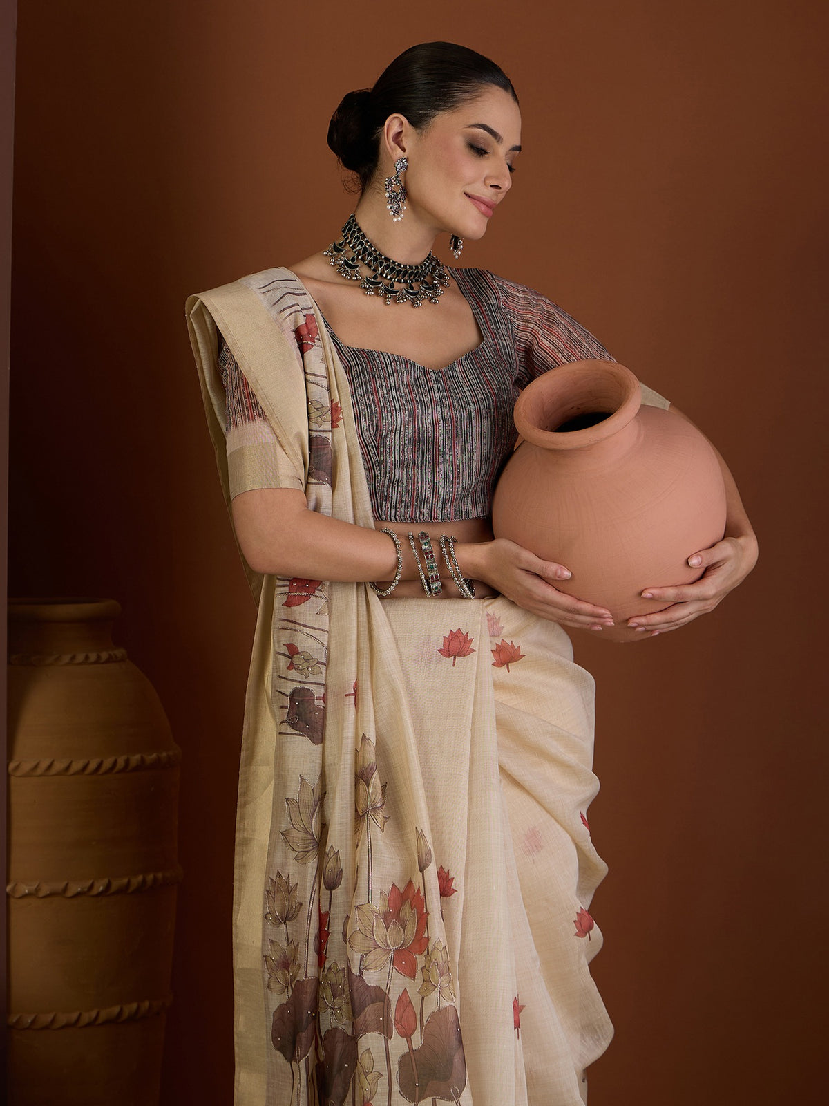 Beige linen blend saree view 5