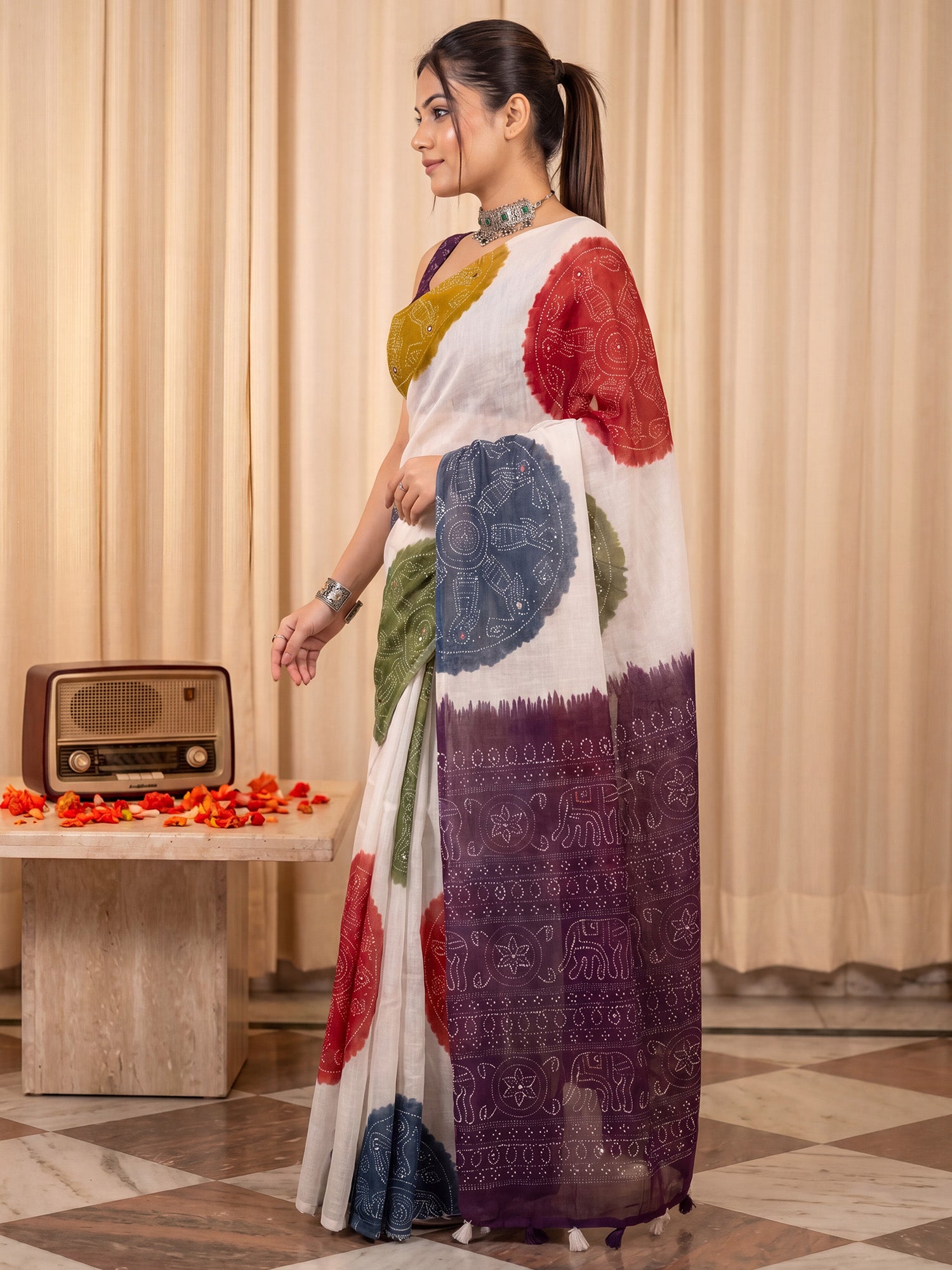 Off White Linen saree – detail view 2