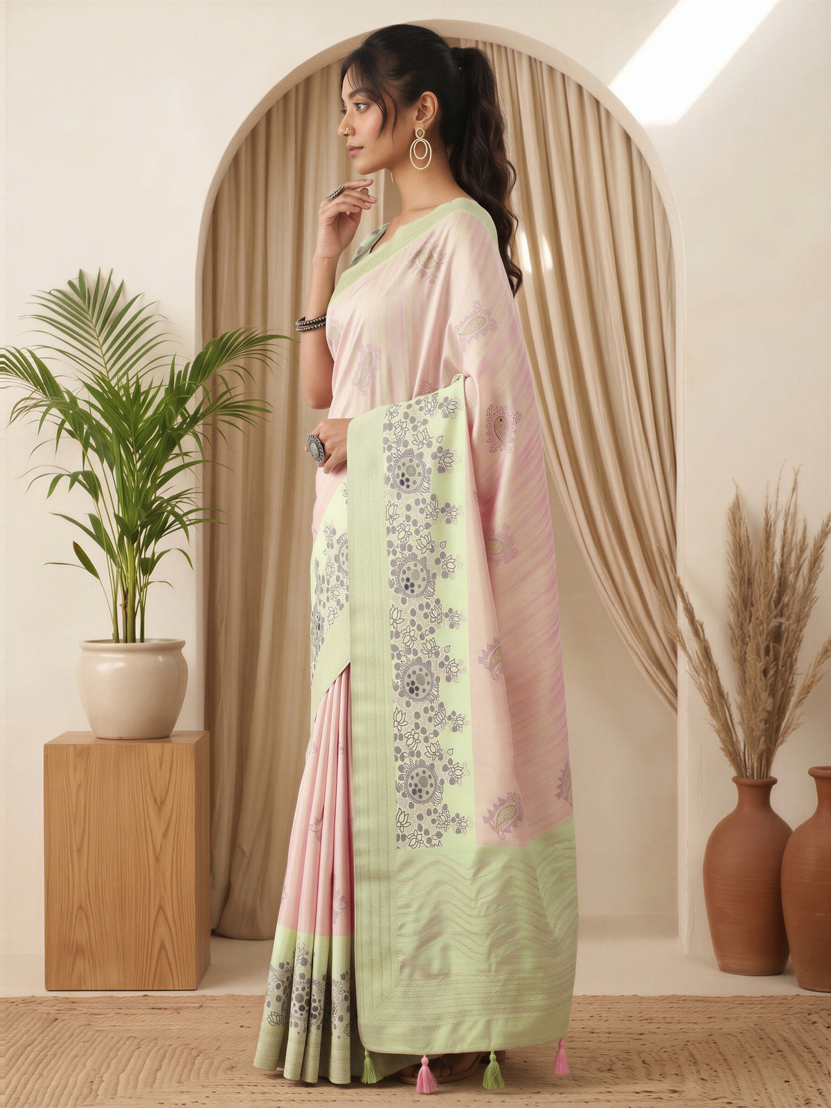 Pink Silk Blend saree – detail view 2