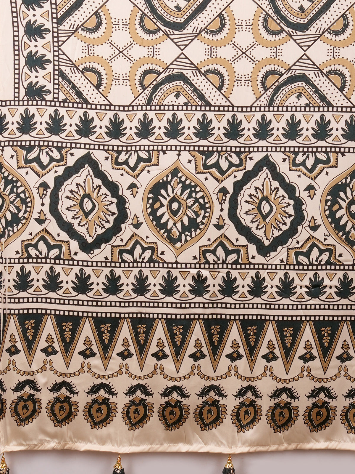 Off White Satin saree – detail view 4