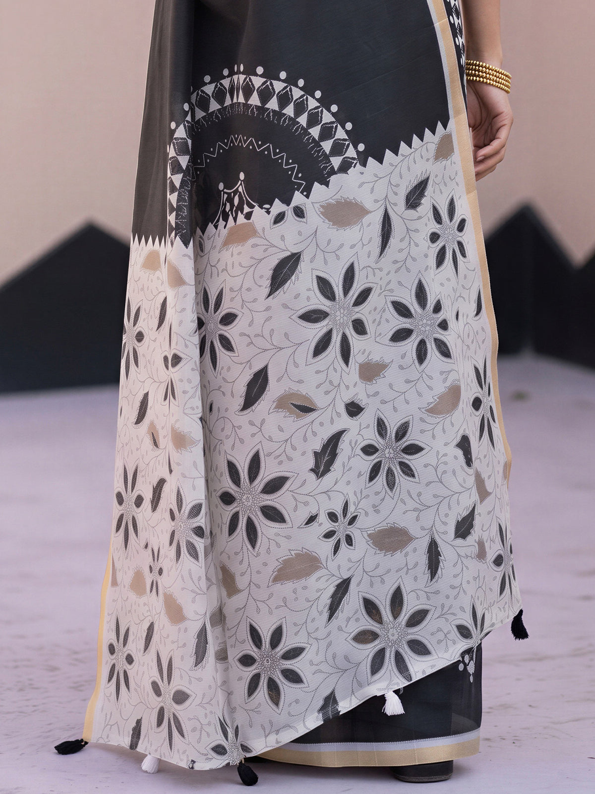 Black Cotton Blend saree – detail view 5