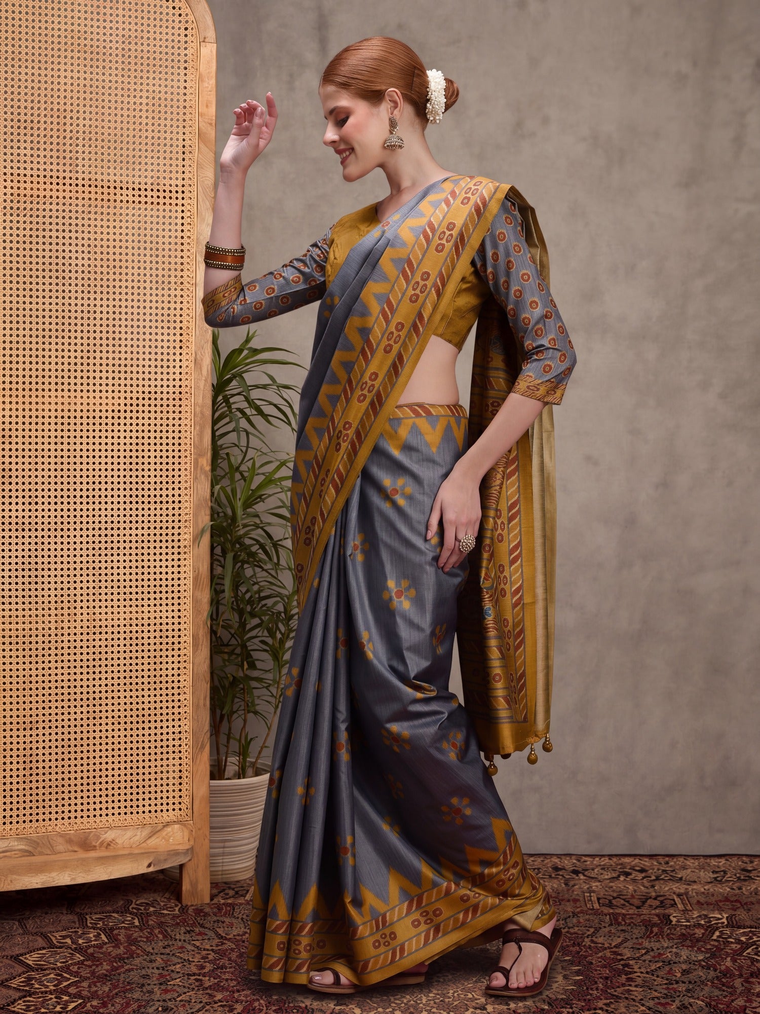 Charcoal Grey Silk Blend saree – detail view 1