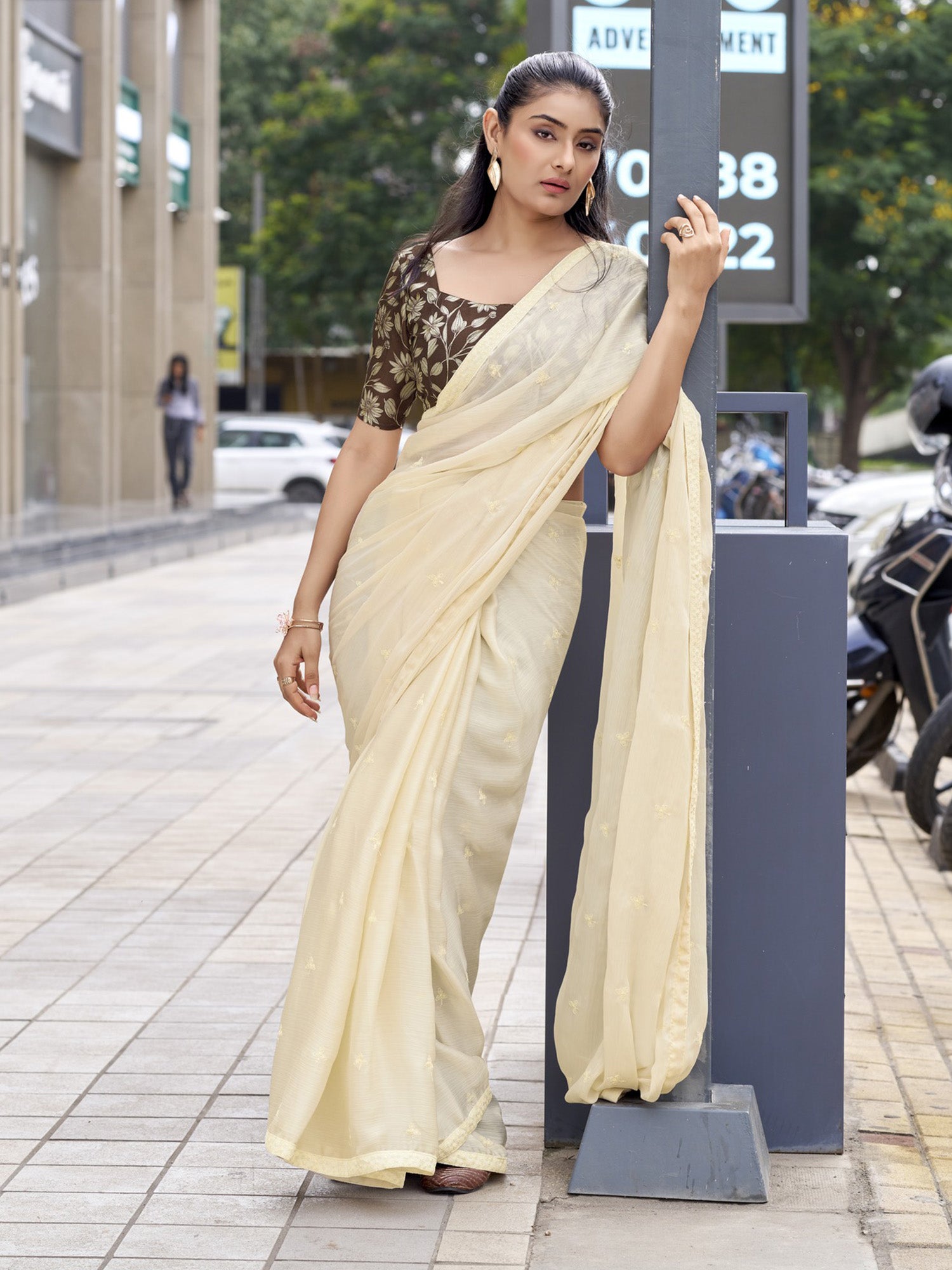 Cream Satin Silk saree – detail view 1