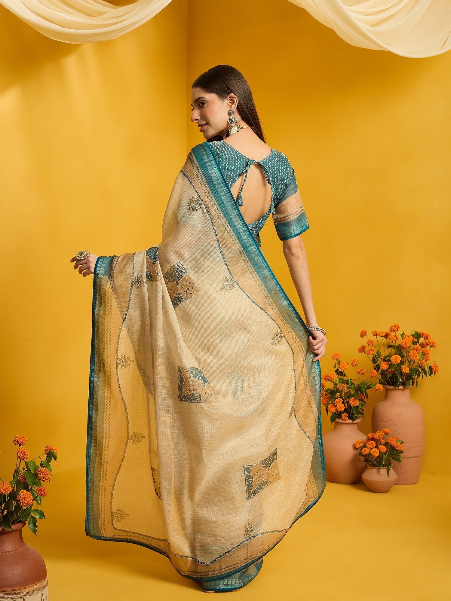 Beige Cotton Blend saree – detail view 6