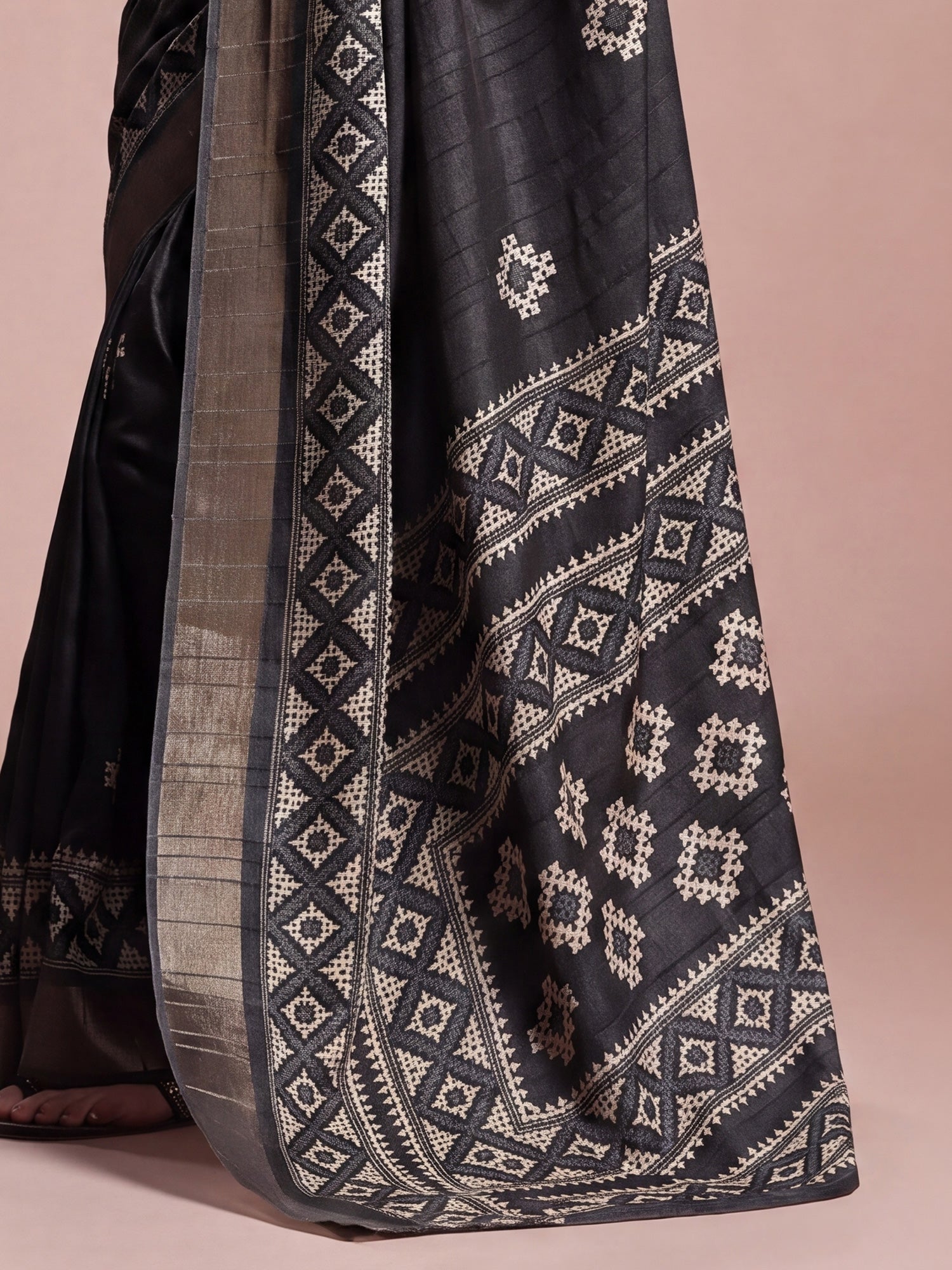 Black Silk Blend saree – detail view 5