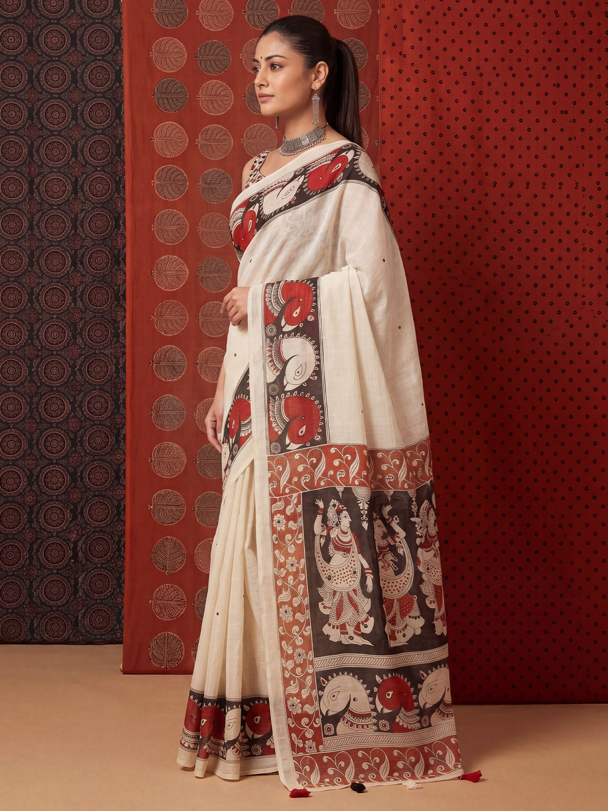Off White Linen saree – detail view 2