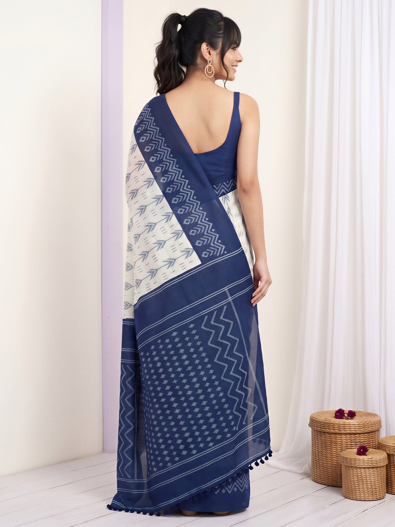 Off White Cotton Blend saree – detail view 1