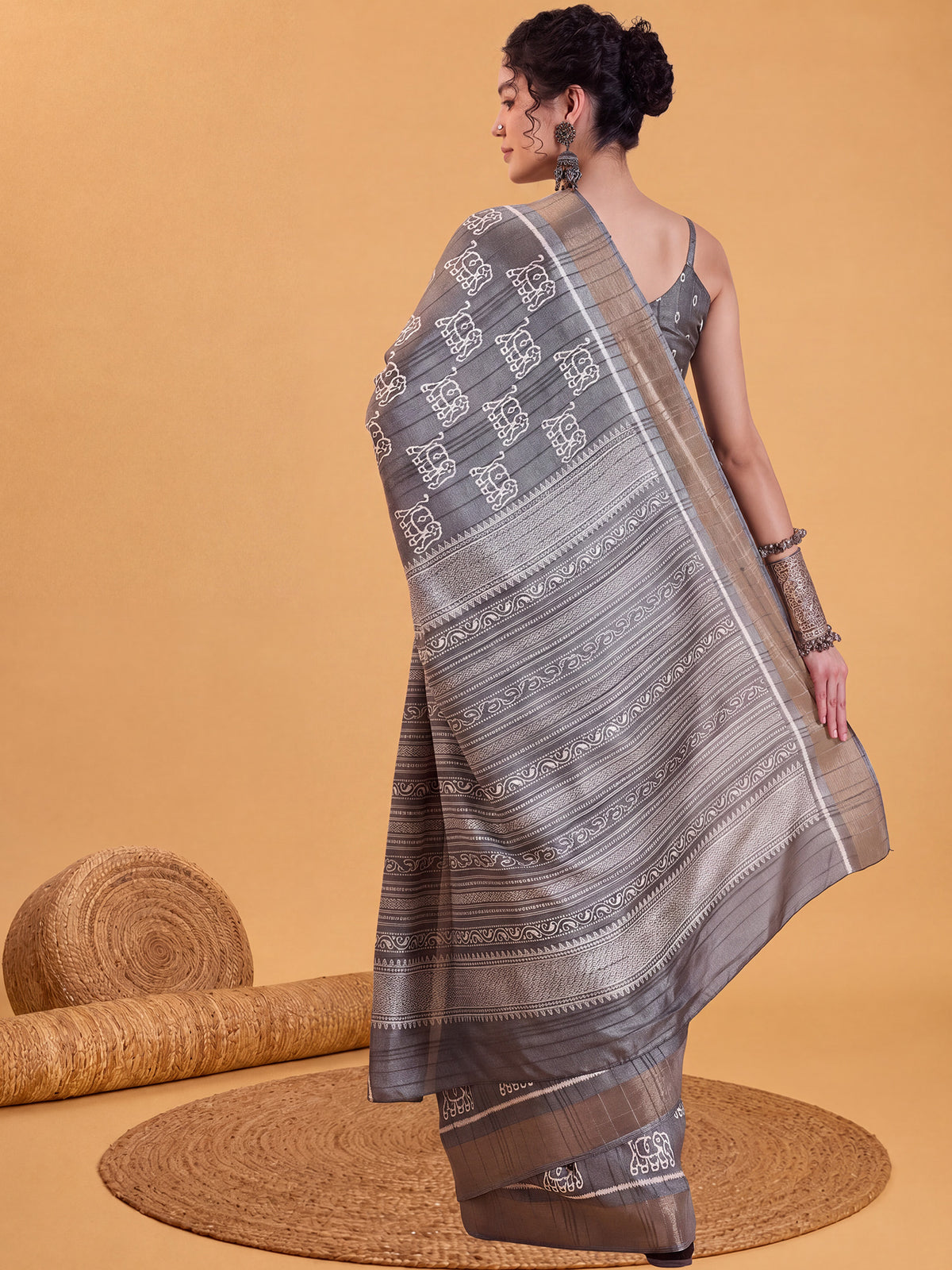 Grey Silk Blend saree – detail view 1