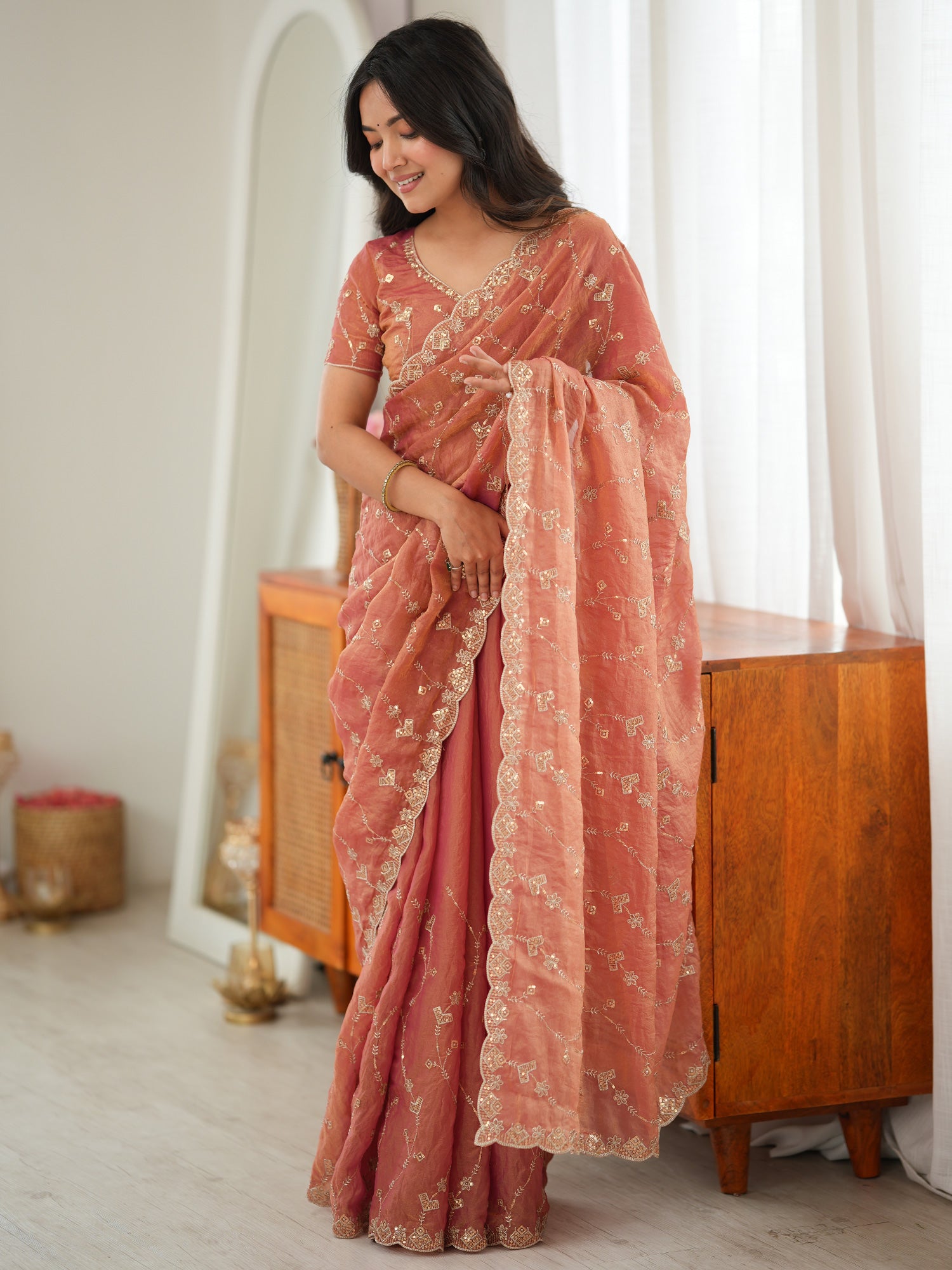 Peach Tissue saree – detail view 2