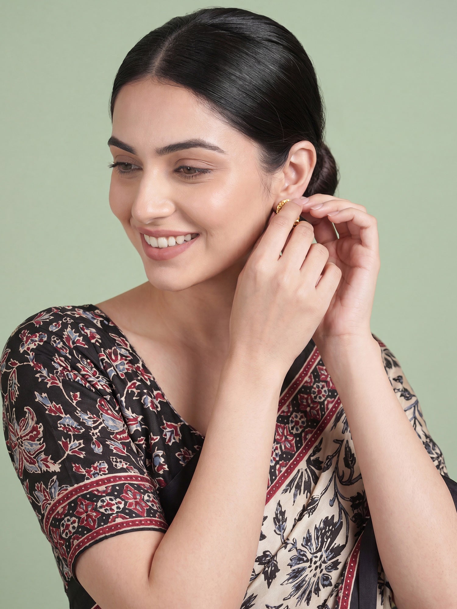Cream Satin saree – detail view 4