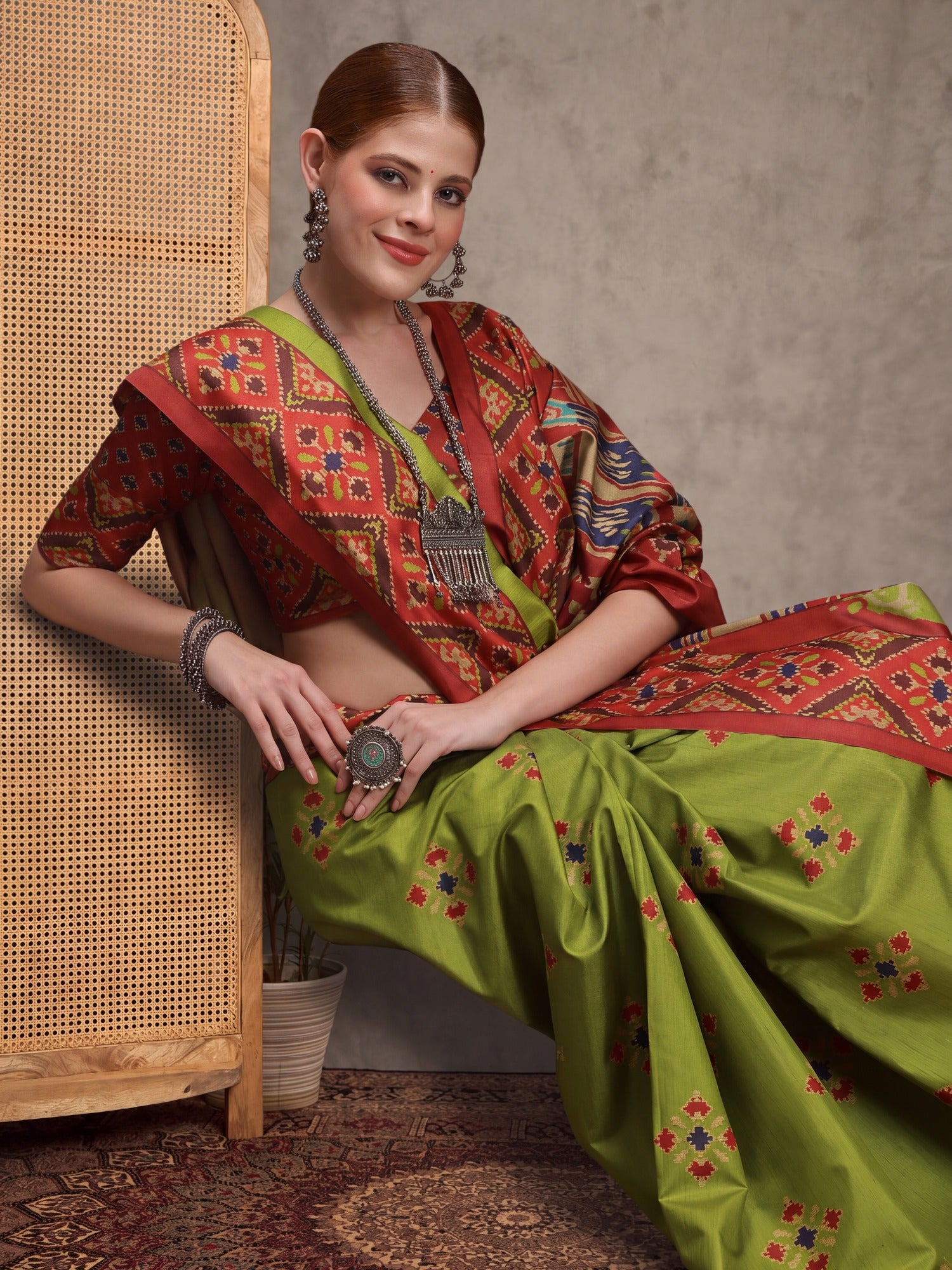Green Silk Blend saree – detail view 2