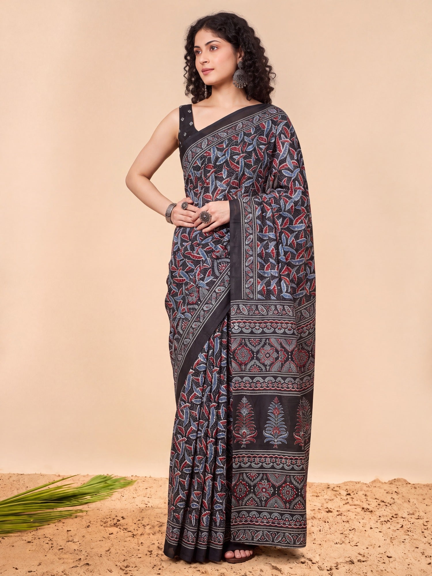 Black Dola Silk saree – detail view 4