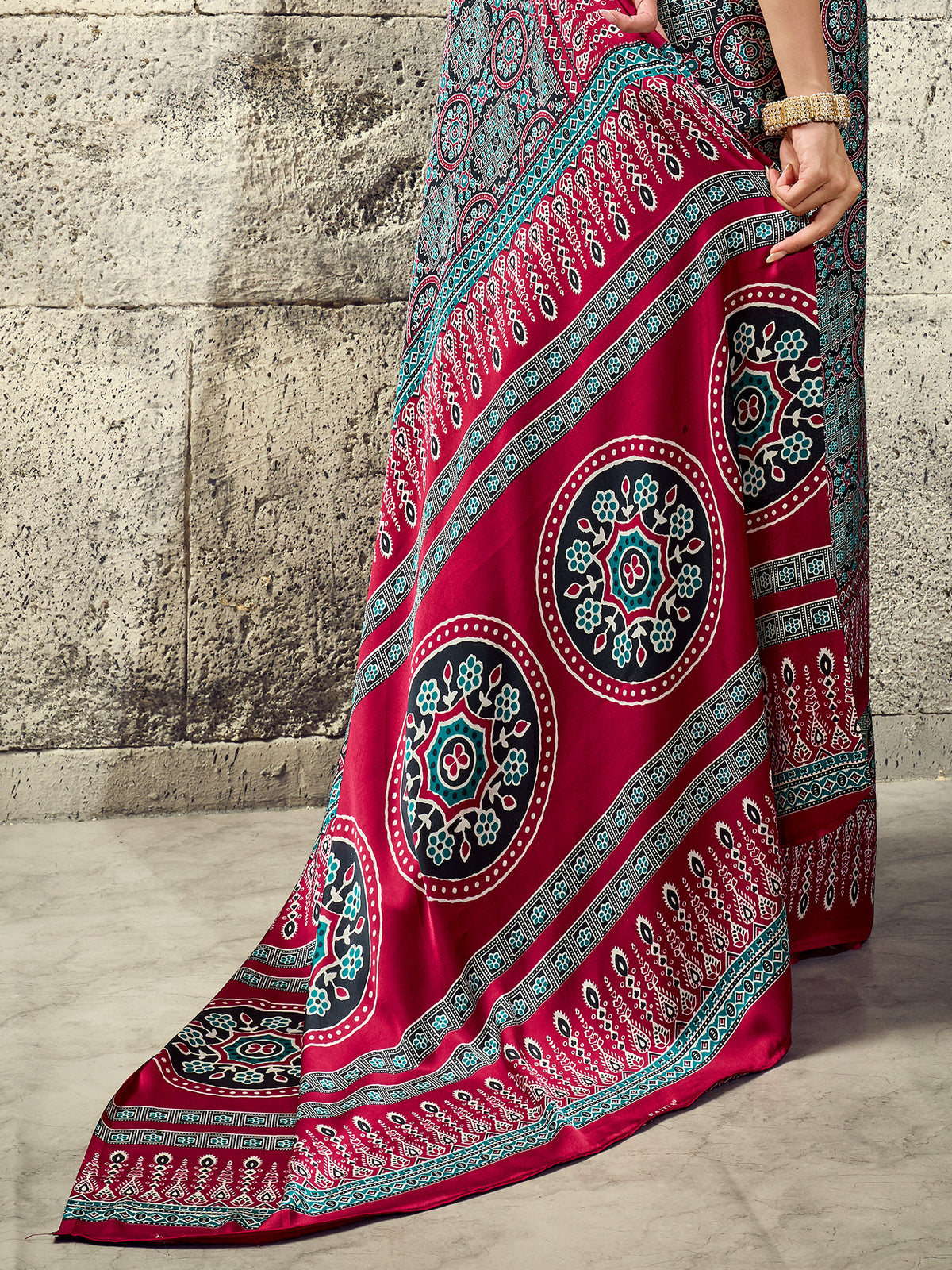 Maroon Satin saree – detail view 4