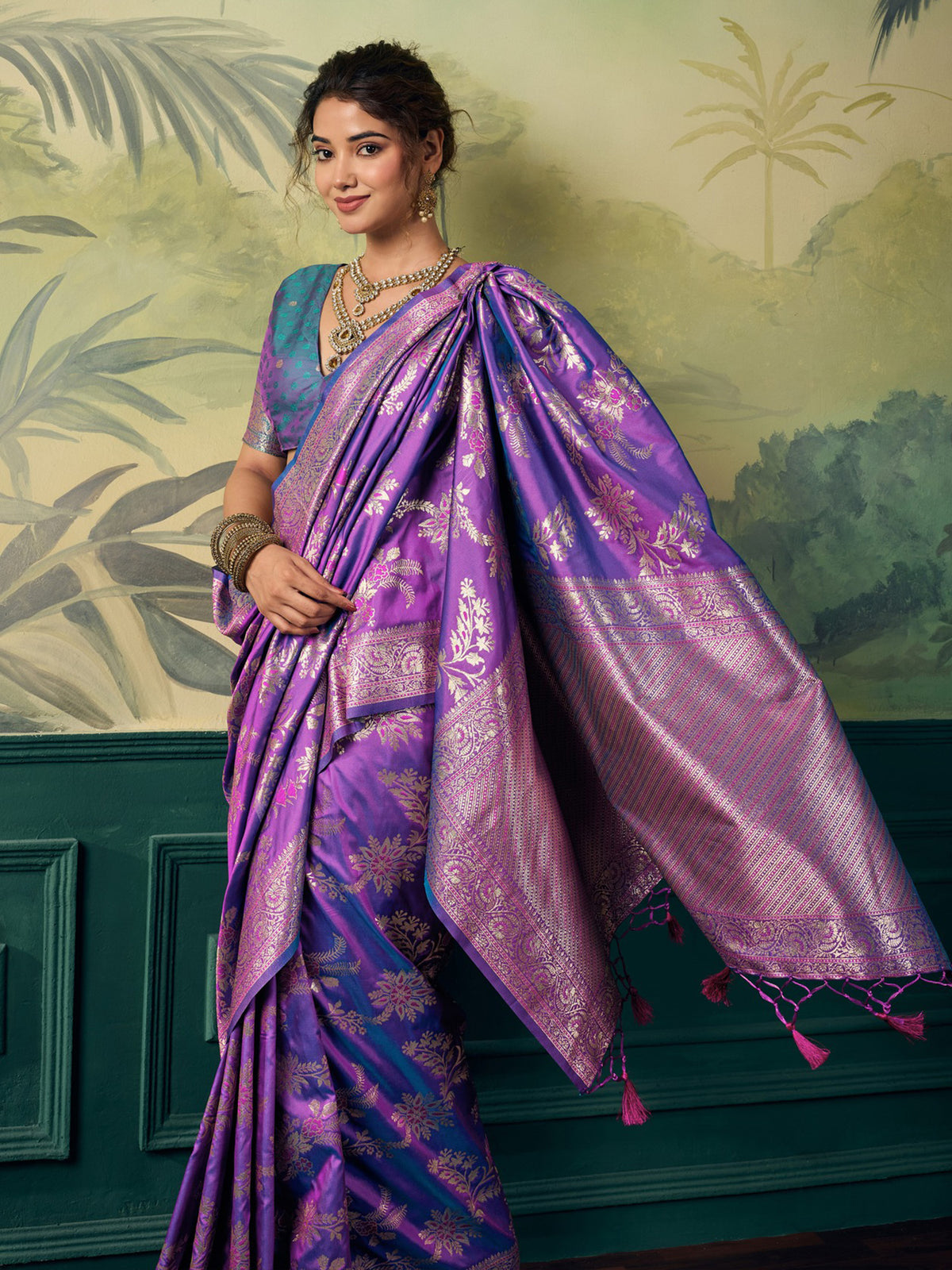 Lavender Banarasi Silk saree – detail view 1