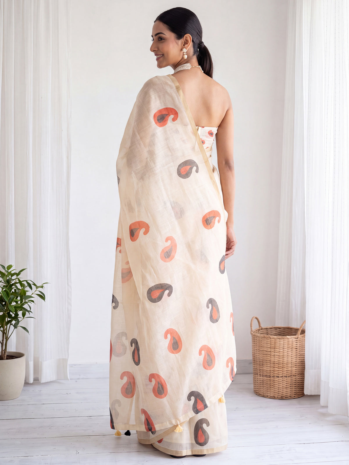 Cream Cotton Linen saree – detail view 1
