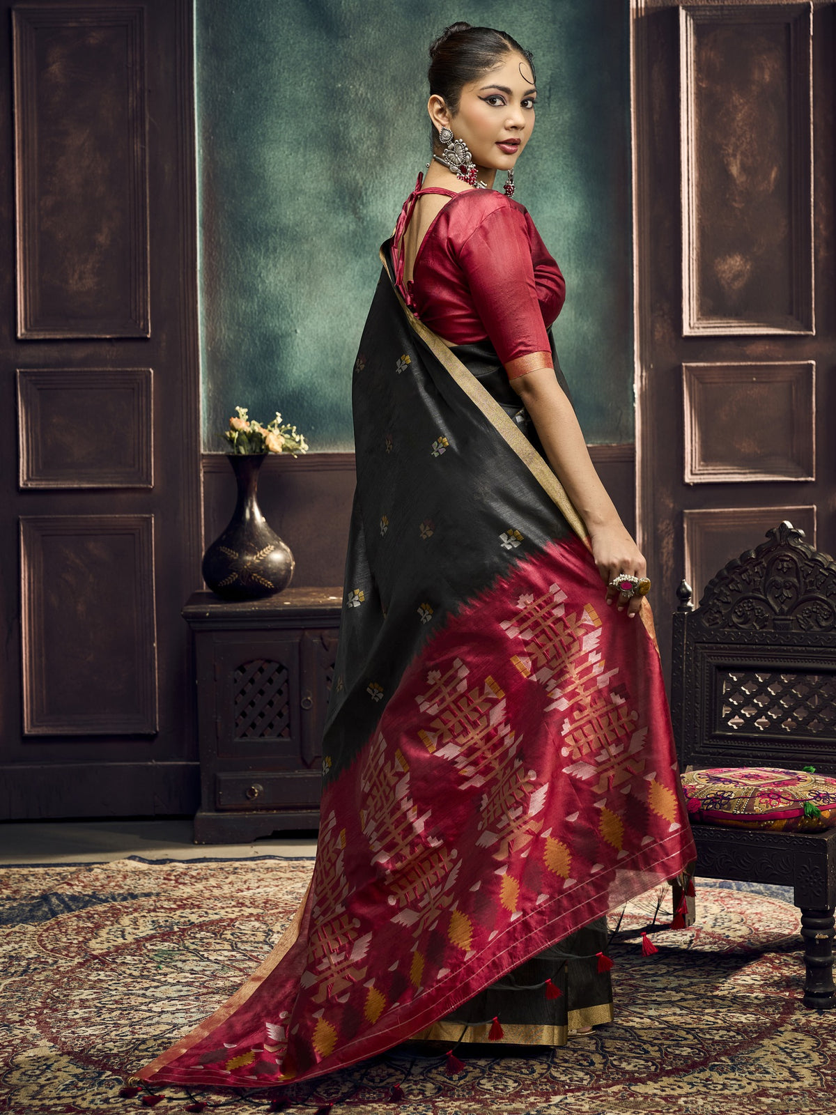 Black silk blend saree view 3