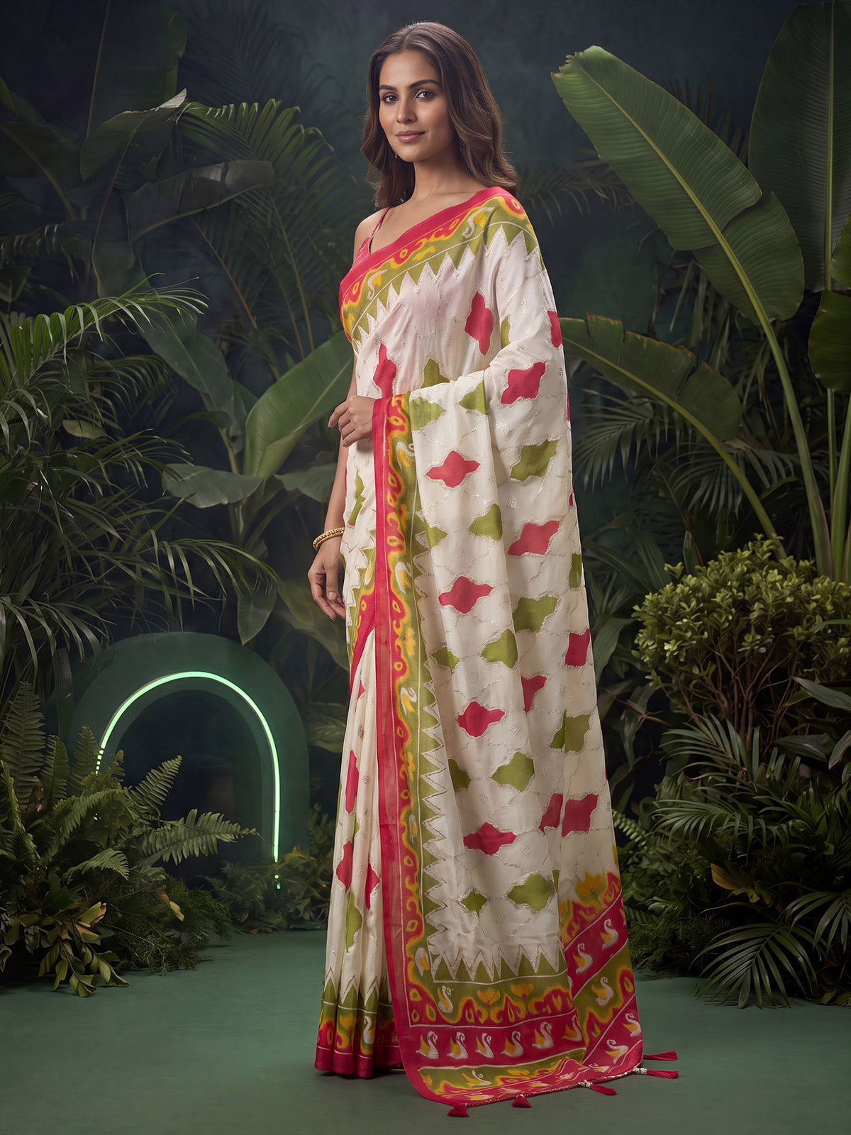 Off White Georgette saree – detail view 2