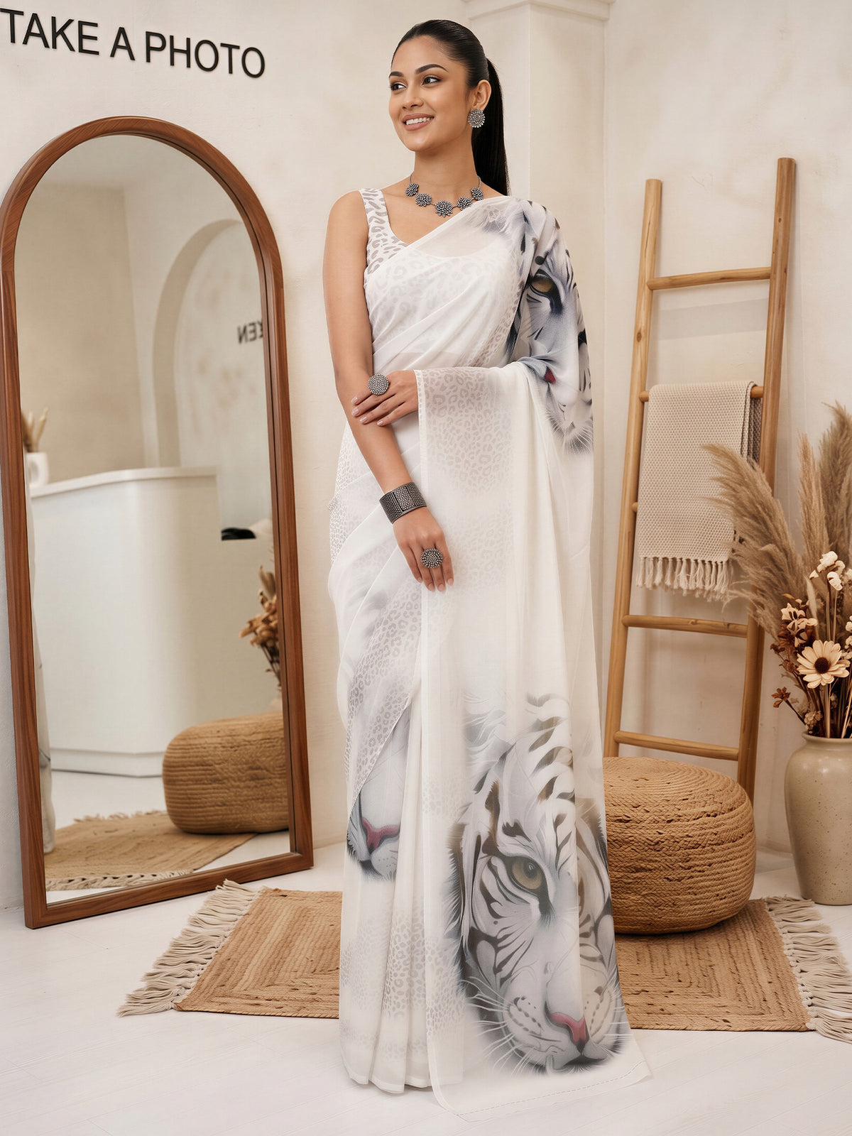 White Organza saree – detail view 3